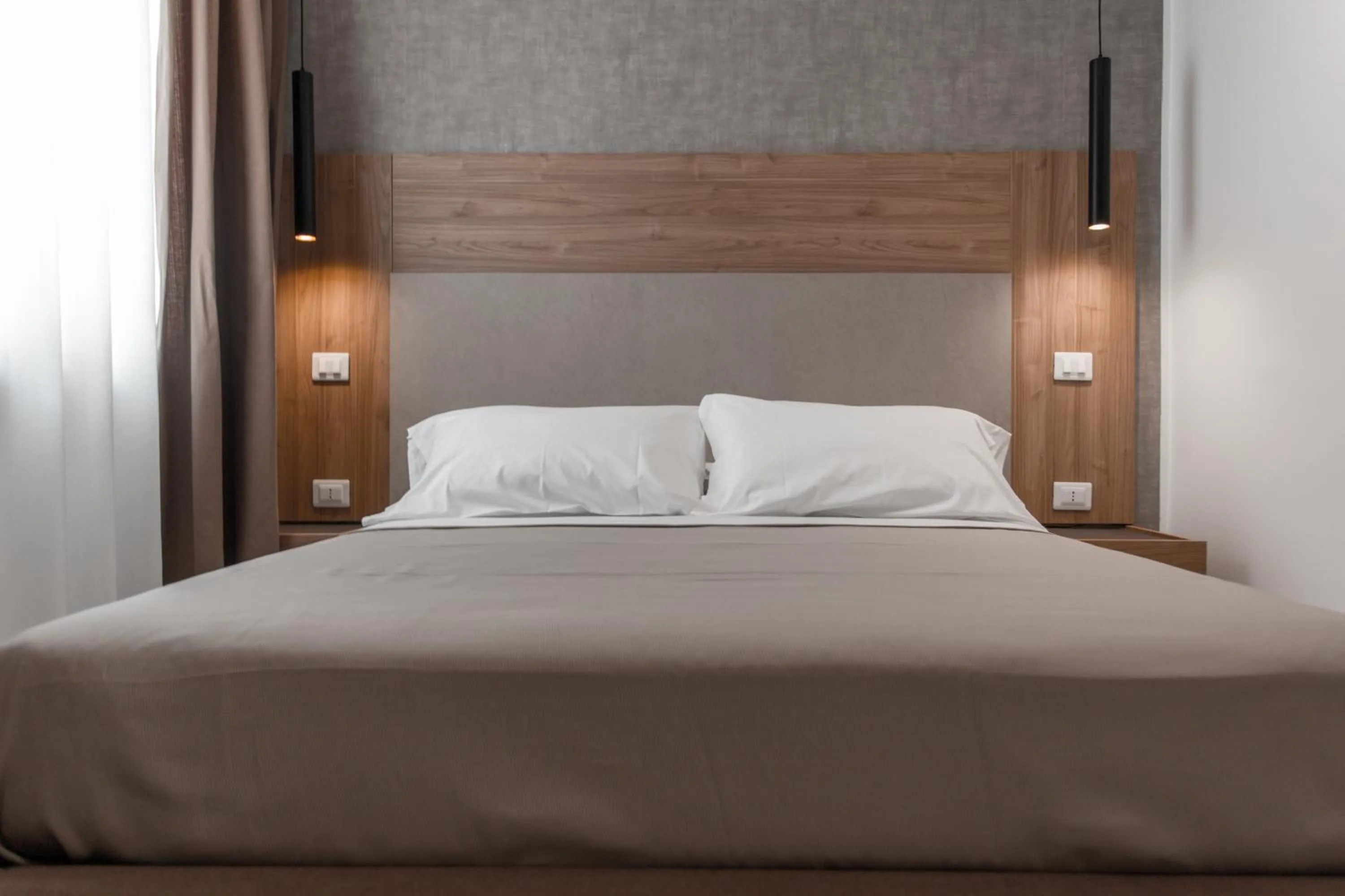 Economy Double Room - single occupancy in Alexander House Hotel