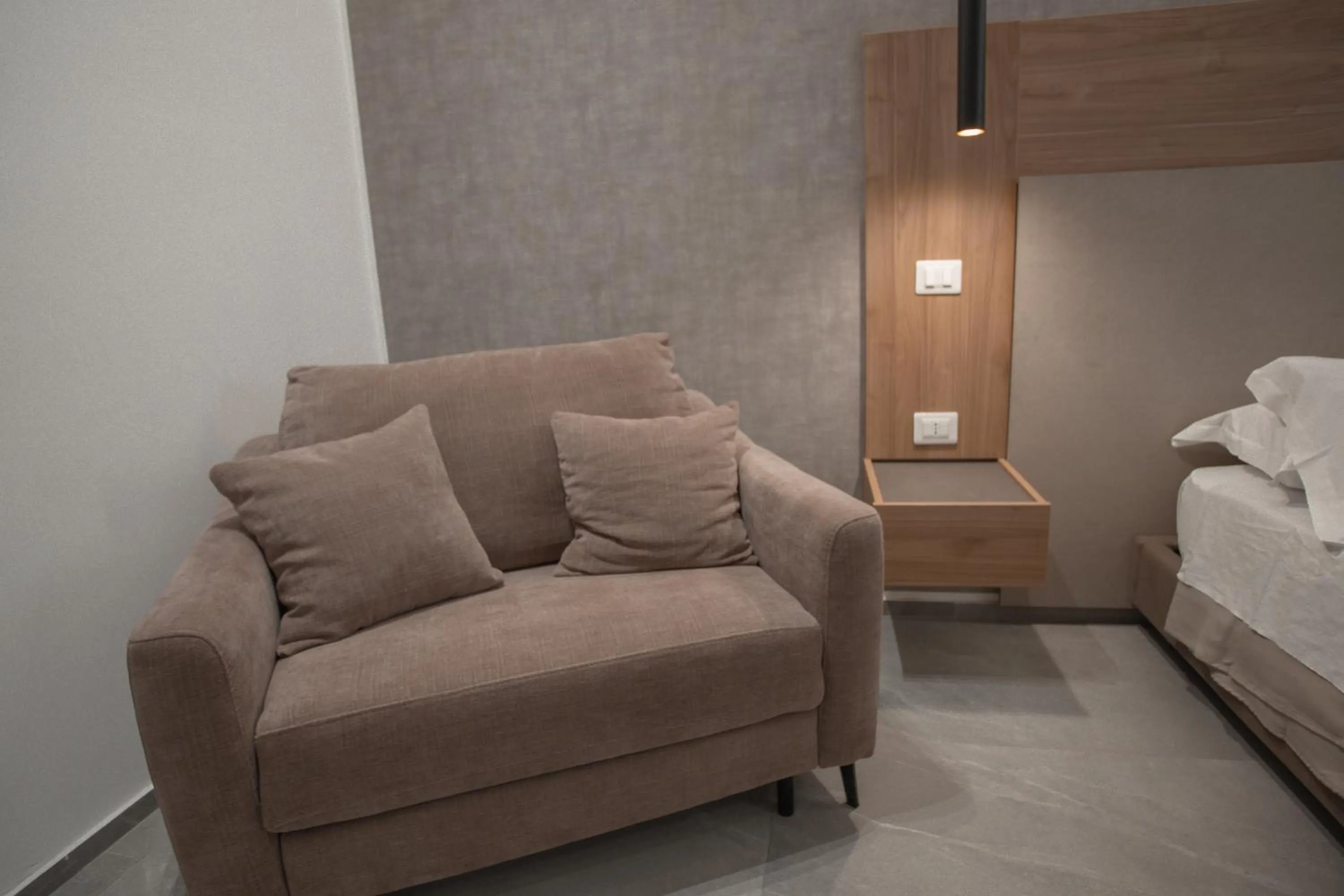 Photo of the whole room, Bed in Alexander House Hotel