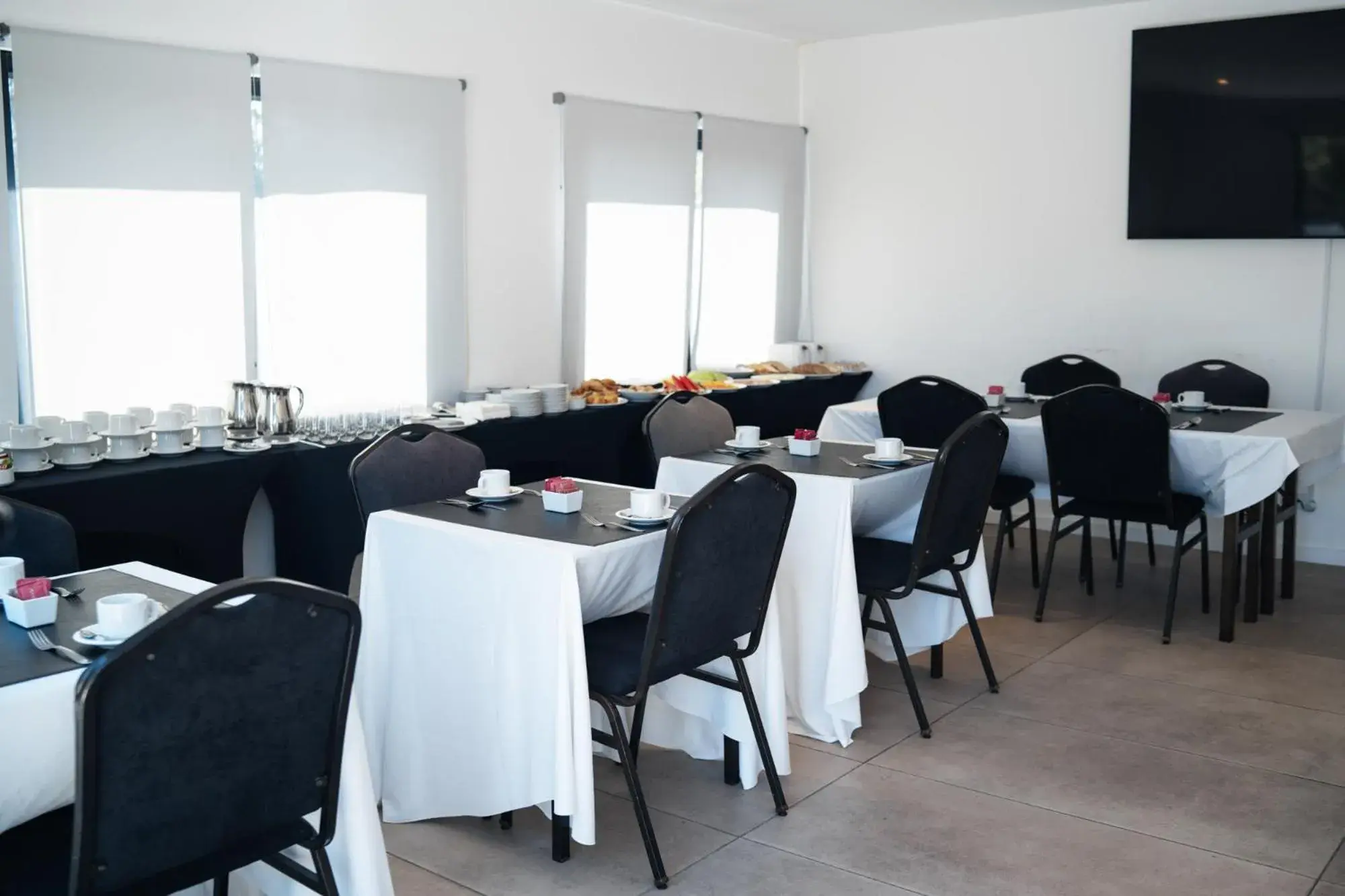 Food and drinks in Mérit Parque Leloir by Amérian Food and drinks in Mérit Parque Leloir by Amérian