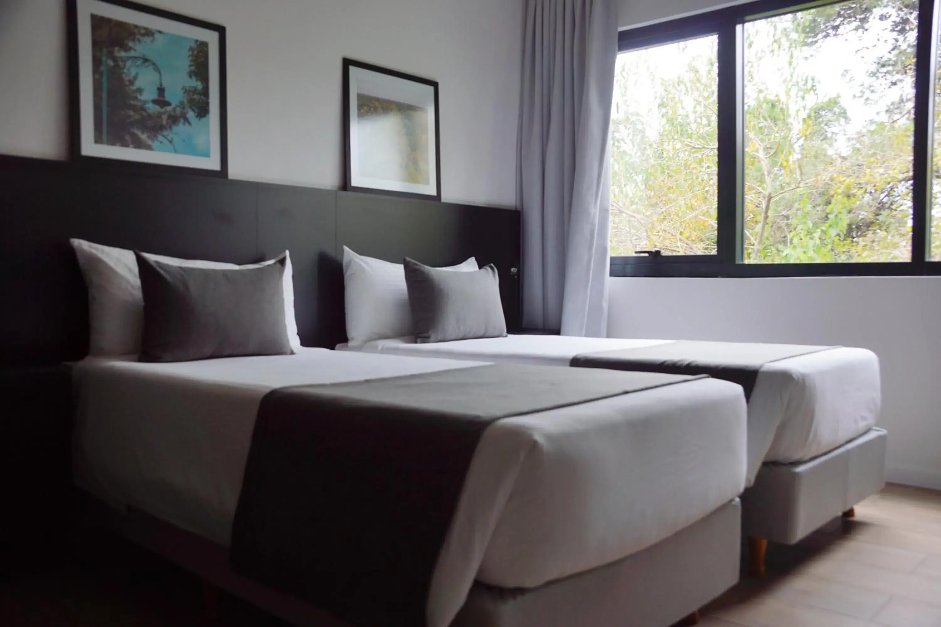 Bed in Mérit Parque Leloir by Amérian Bed in Mérit Parque Leloir by Amérian