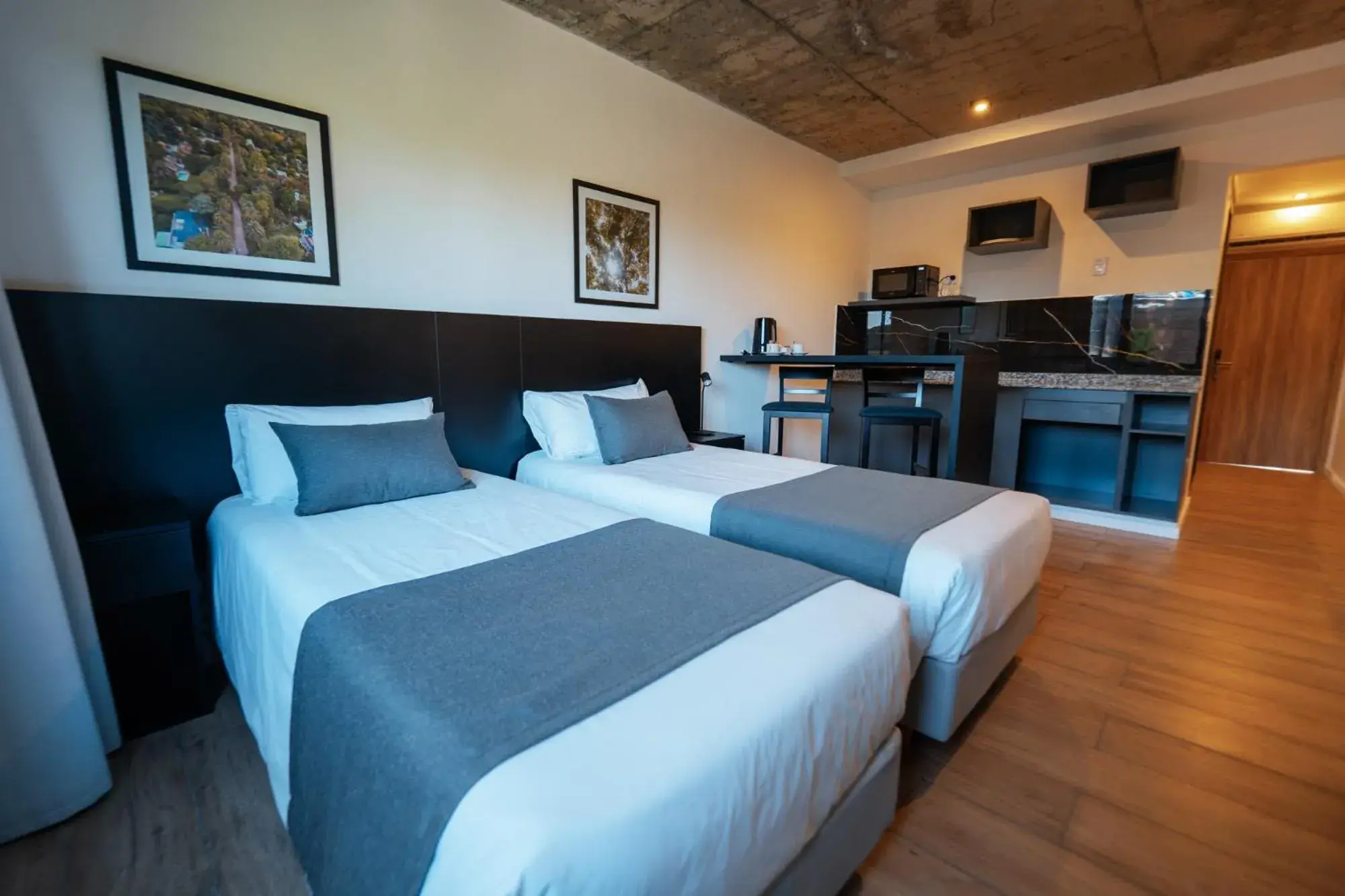 Bed in Mérit Parque Leloir by Amérian Bed in Mérit Parque Leloir by Amérian