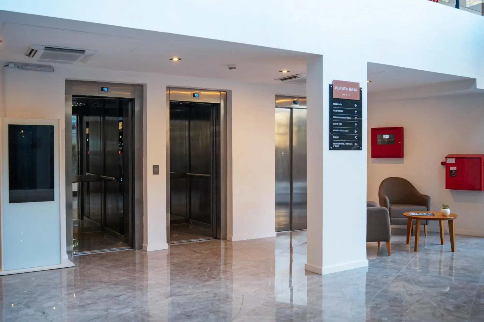 Lobby or reception in Mérit Parque Leloir by Amérian Lobby or reception in Mérit Parque Leloir by Amérian