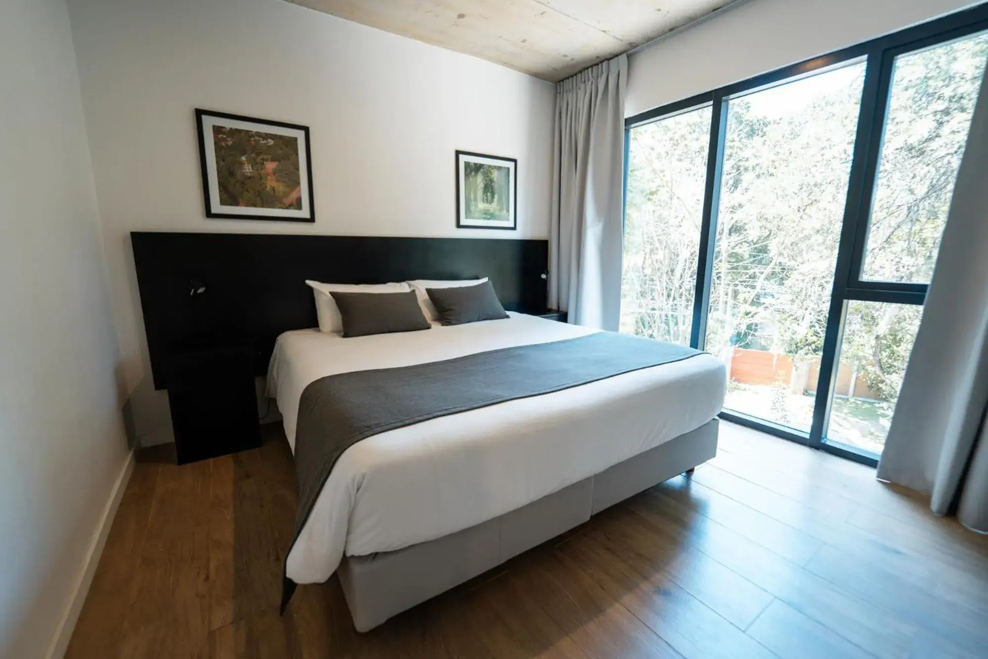 Bed in Mérit Parque Leloir by Amérian Bed in Mérit Parque Leloir by Amérian