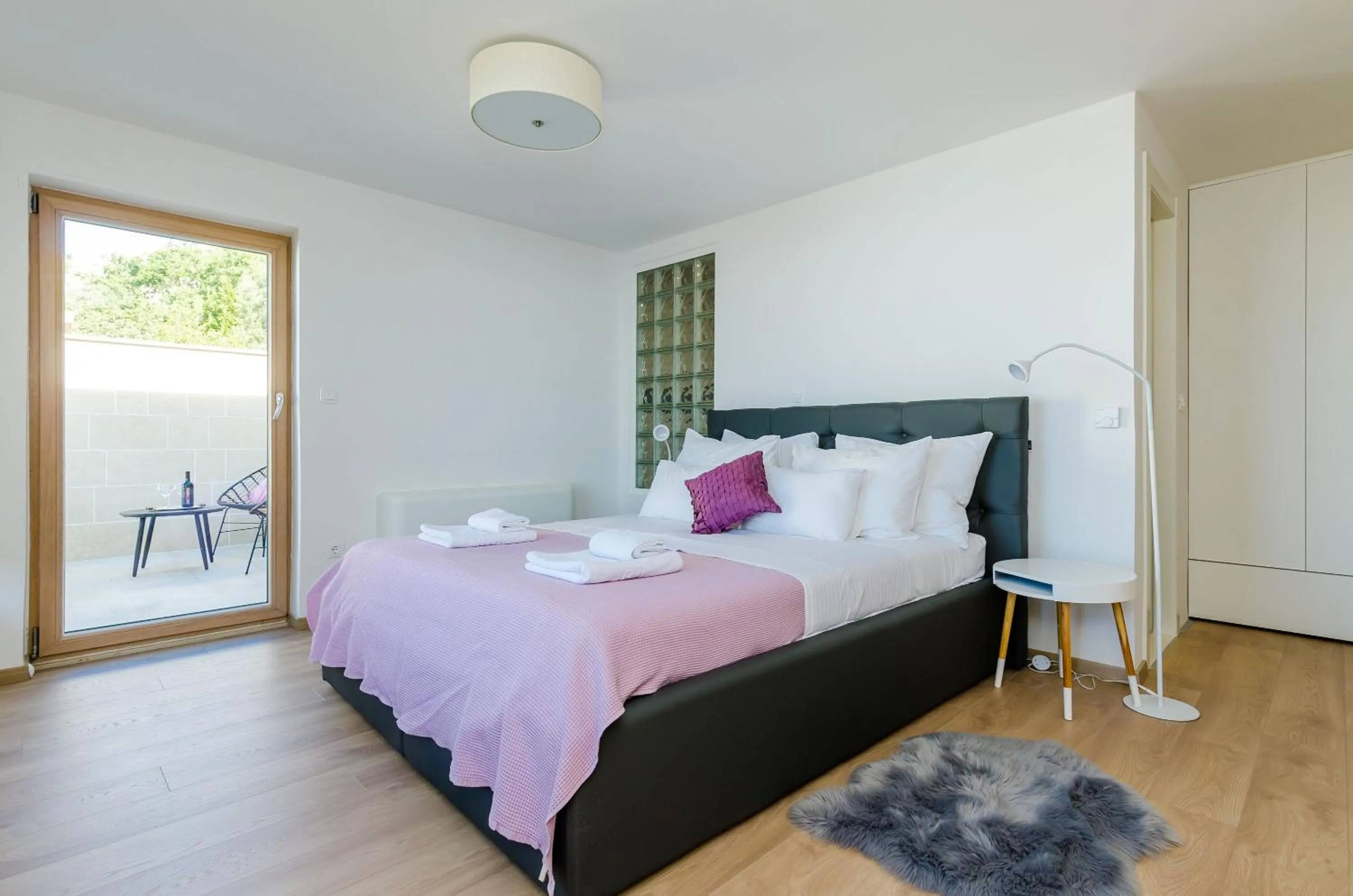 Bedroom, Bed in Villa Art Gallery