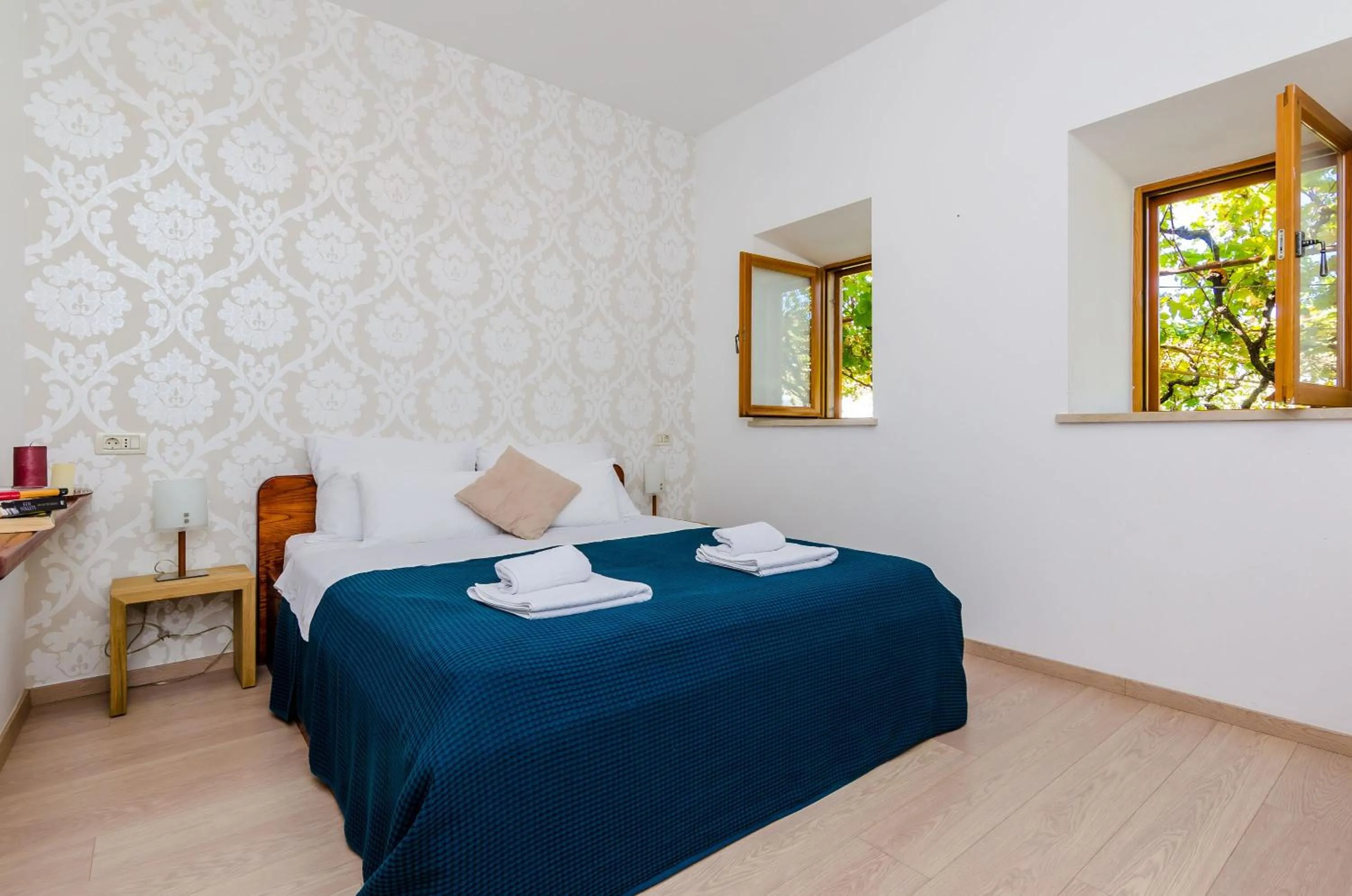 Bedroom, Bed in Villa Art Gallery