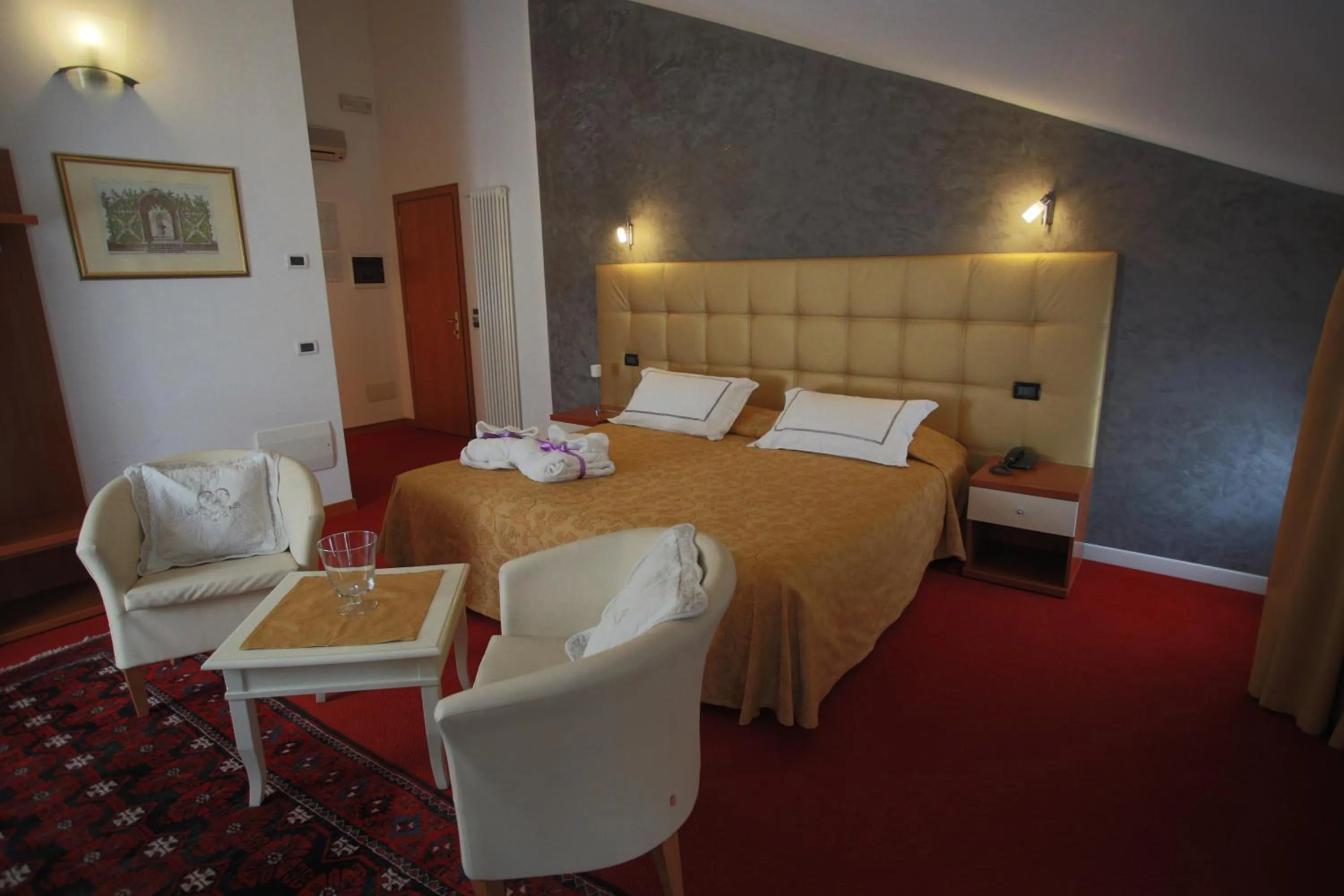 Bed in Hotel Roma