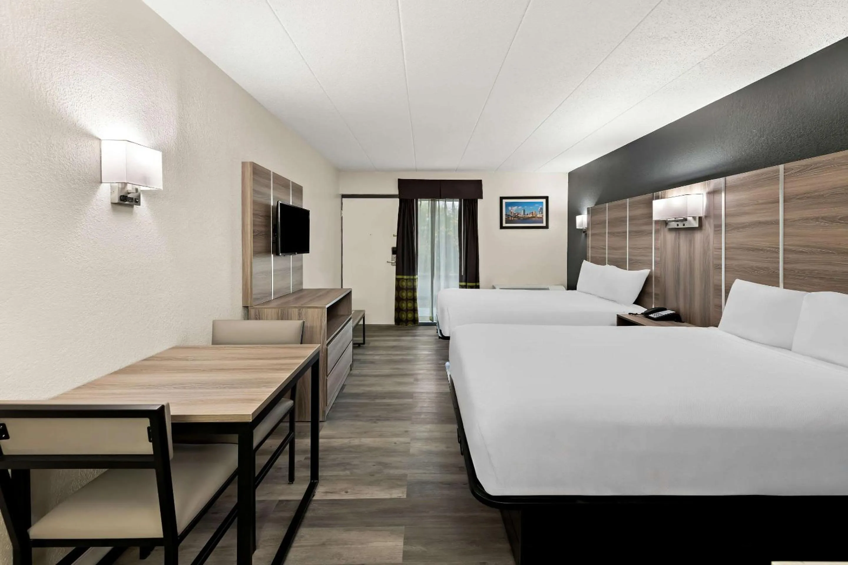 Bedroom, Bed in Suburban Studios Mason Near Kings Island