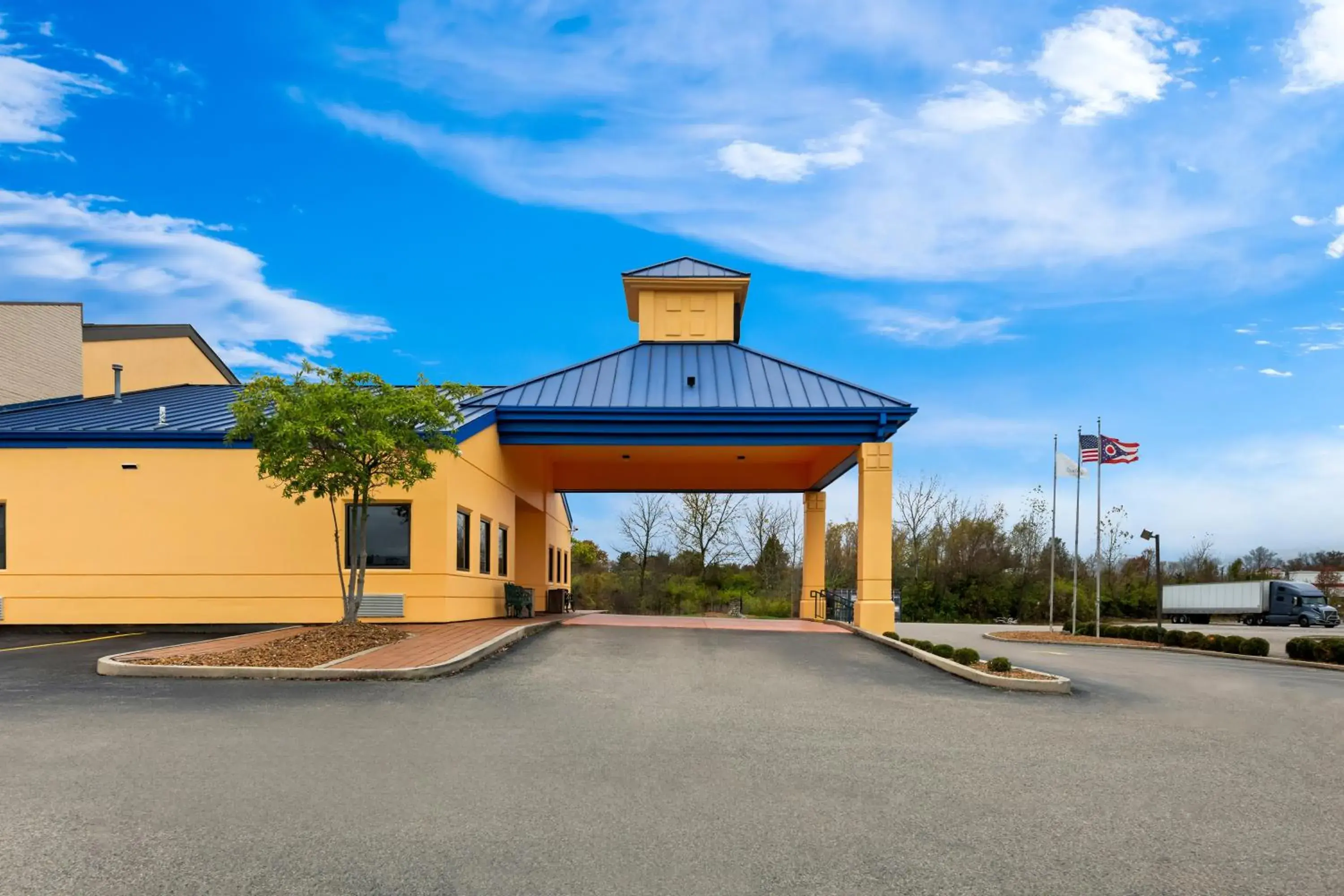 Property building in Suburban Studios Mason Near Kings Island Property building in Suburban Studios Mason Near Kings Island