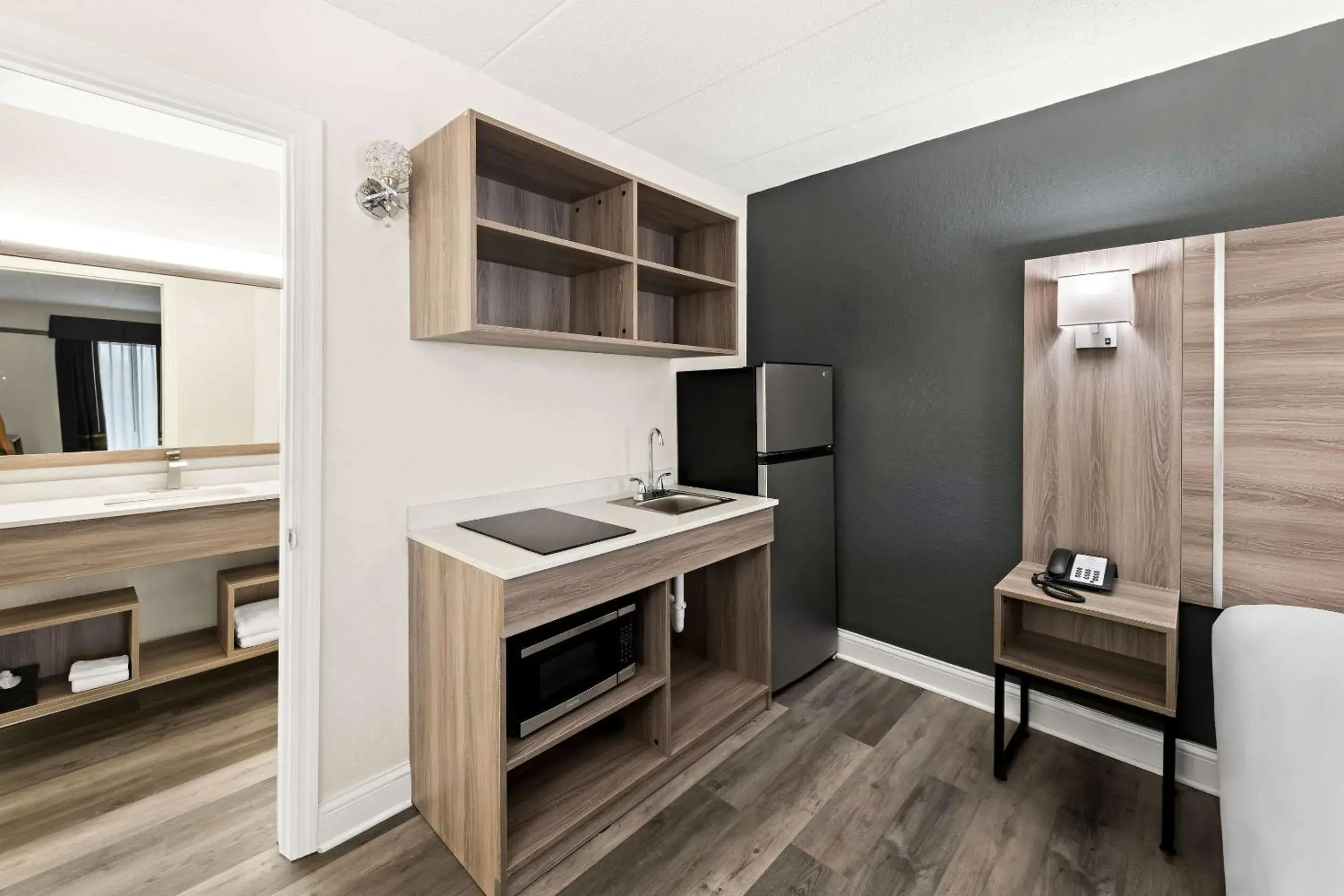 Bedroom in Suburban Studios Mason Near Kings Island Bedroom in Suburban Studios Mason Near Kings Island