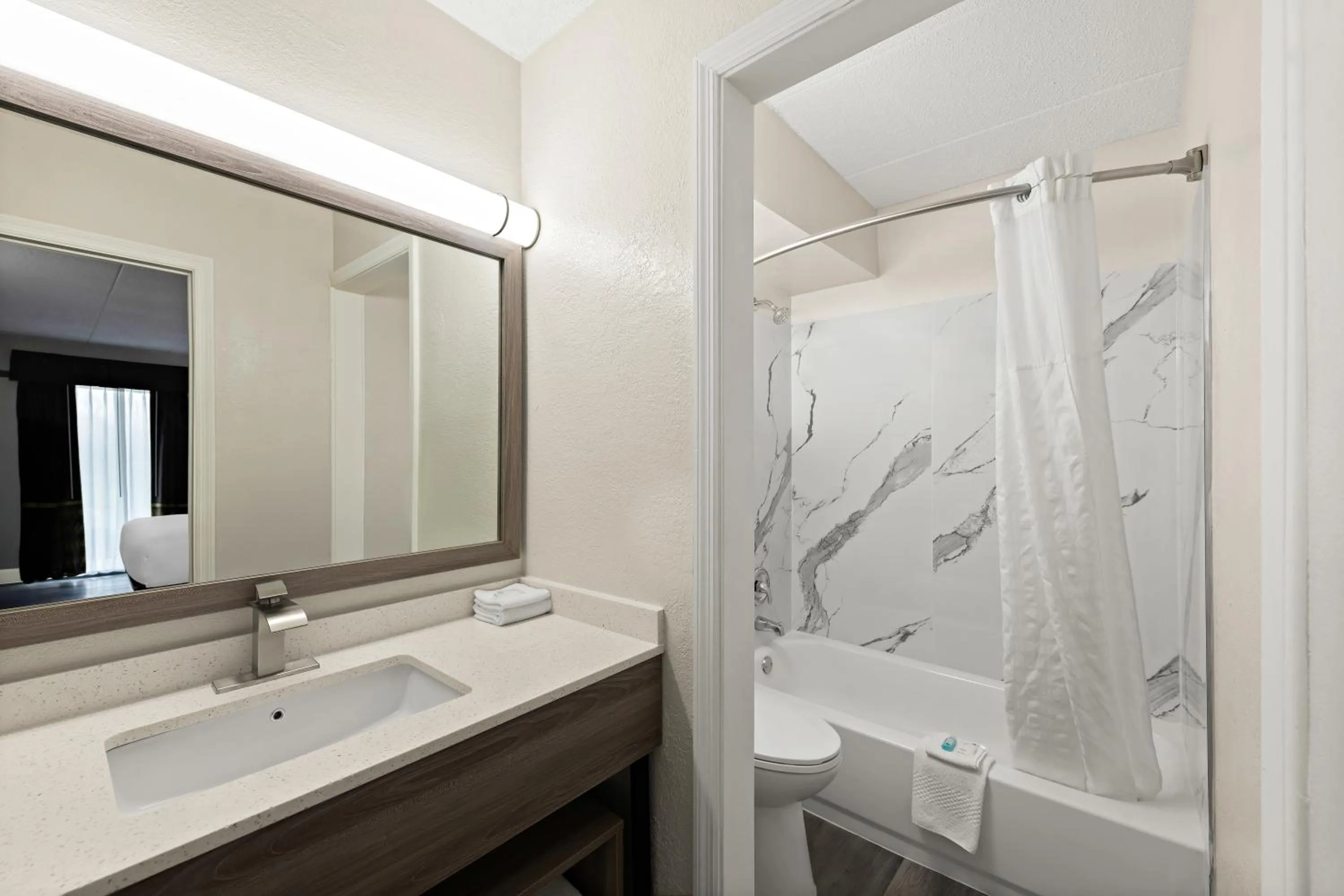 Bathroom in Suburban Studios Mason Near Kings Island