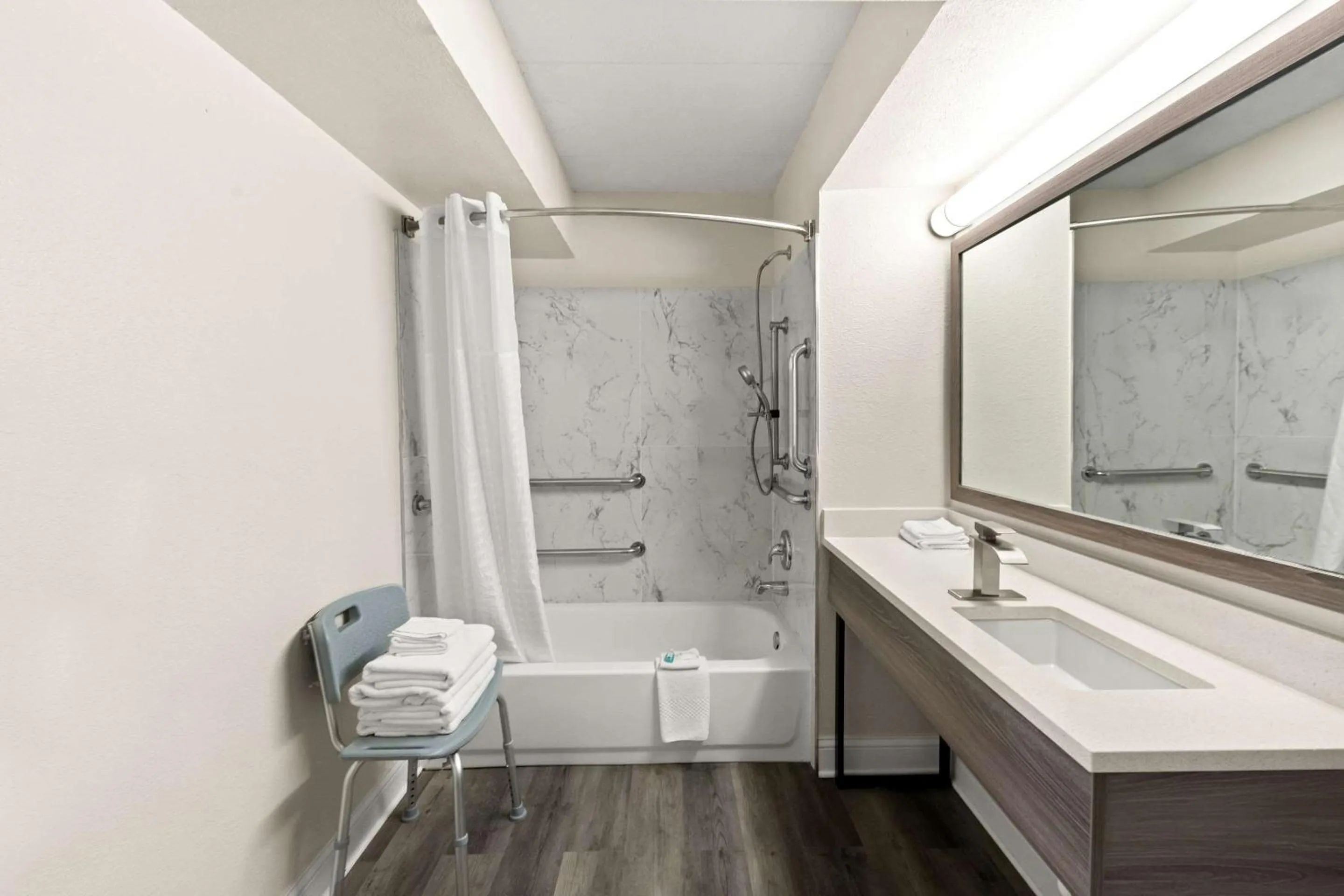 Bathroom in Suburban Studios Mason Near Kings Island