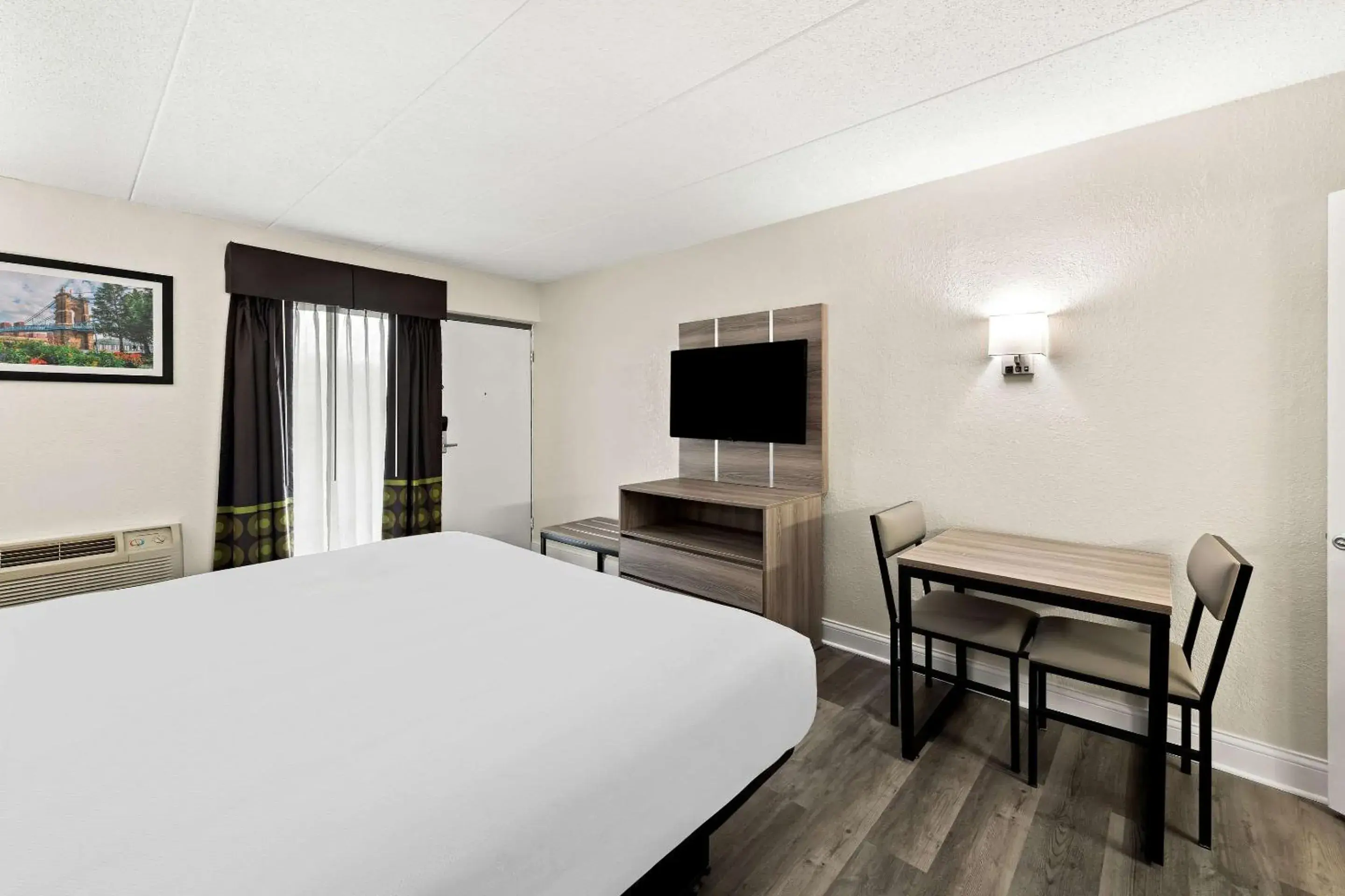 Bedroom, Bed in Suburban Studios Mason Near Kings Island Bedroom, Bed in Suburban Studios Mason Near Kings Island