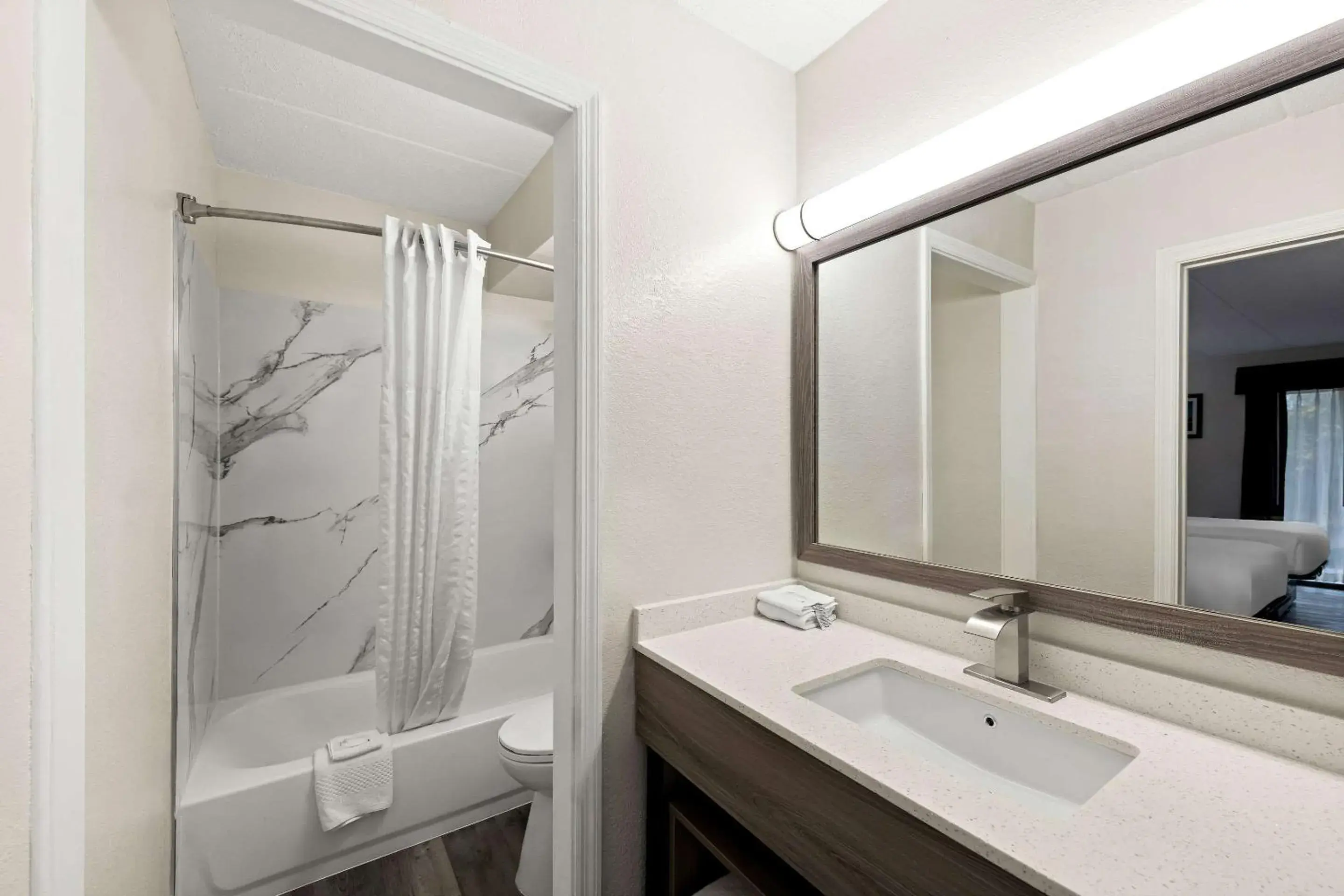 Quadruple Room - Non Smoking in Suburban Studios Mason Near Kings Island Quadruple Room - Non Smoking in Suburban Studios Mason Near Kings Island