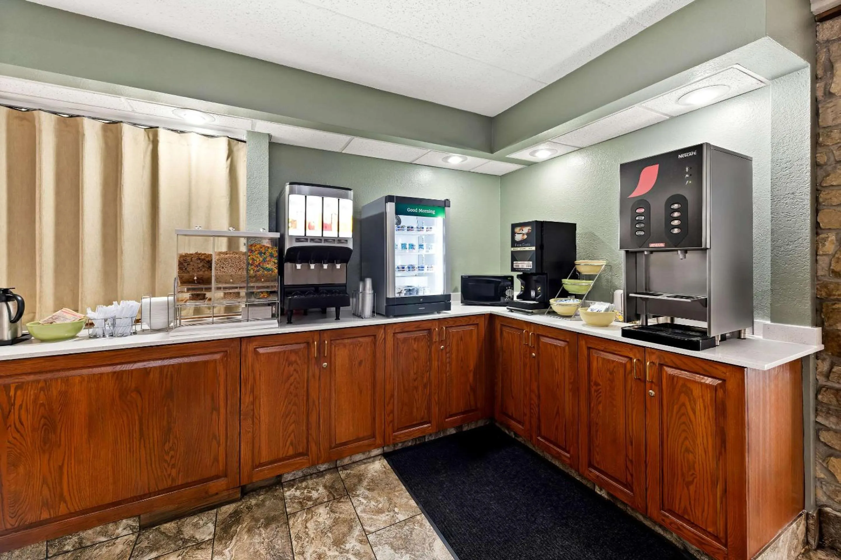 Breakfast in Suburban Studios Mason Near Kings Island