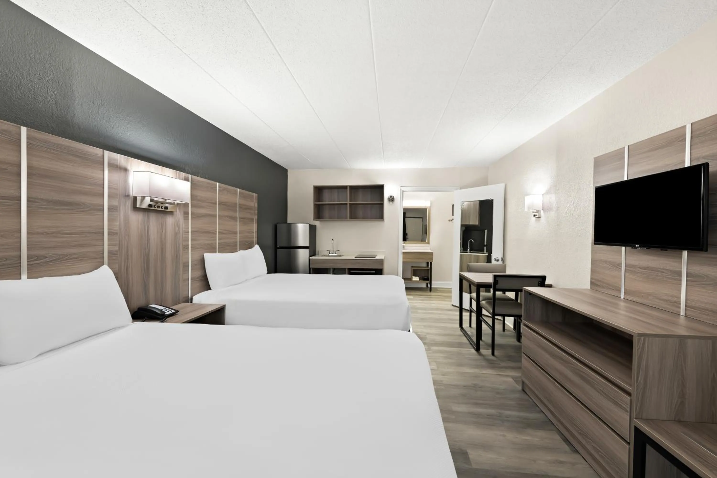 Bedroom, Bed in Suburban Studios Mason Near Kings Island