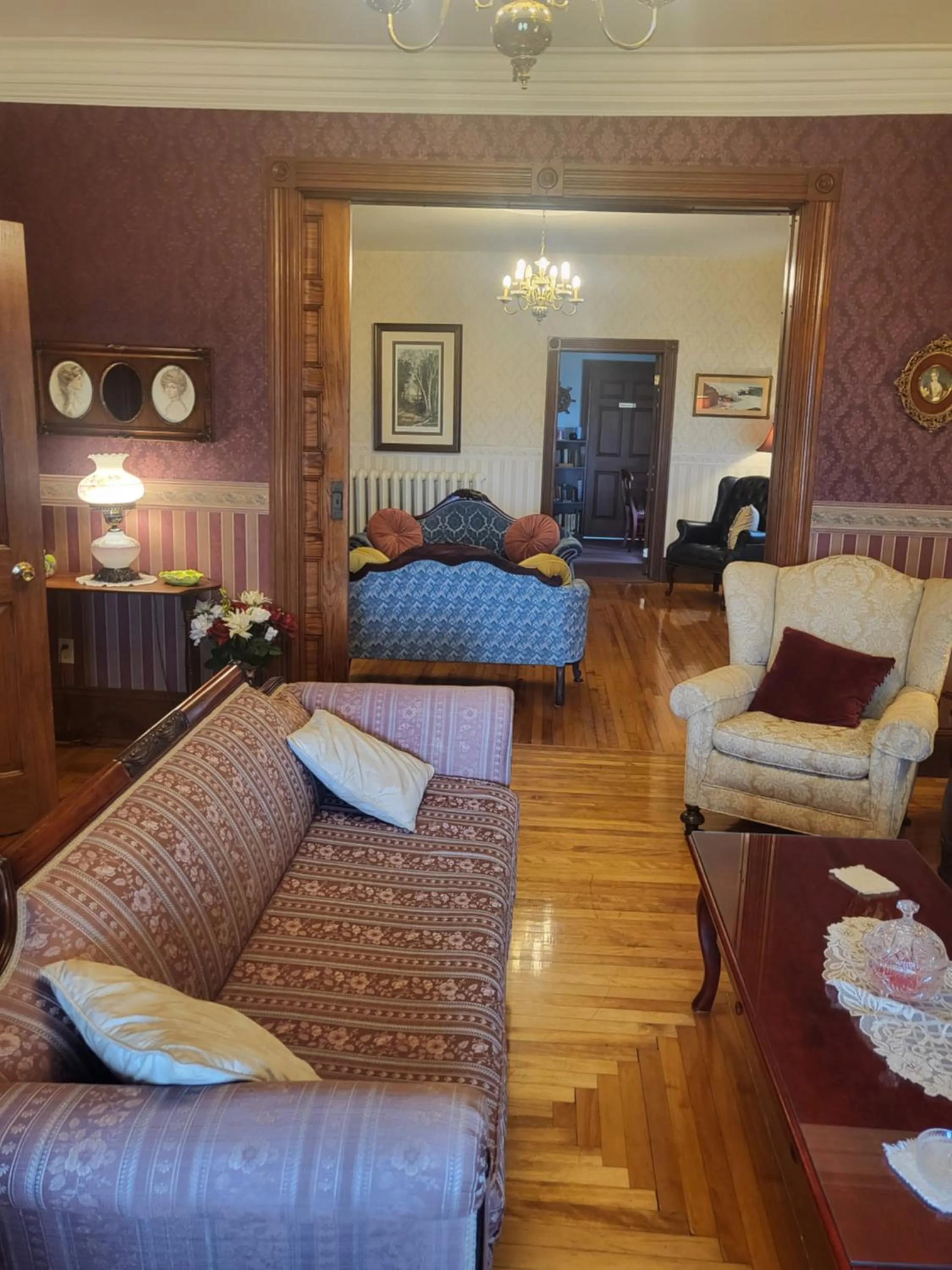 Bed in Cranberry Cove Inn