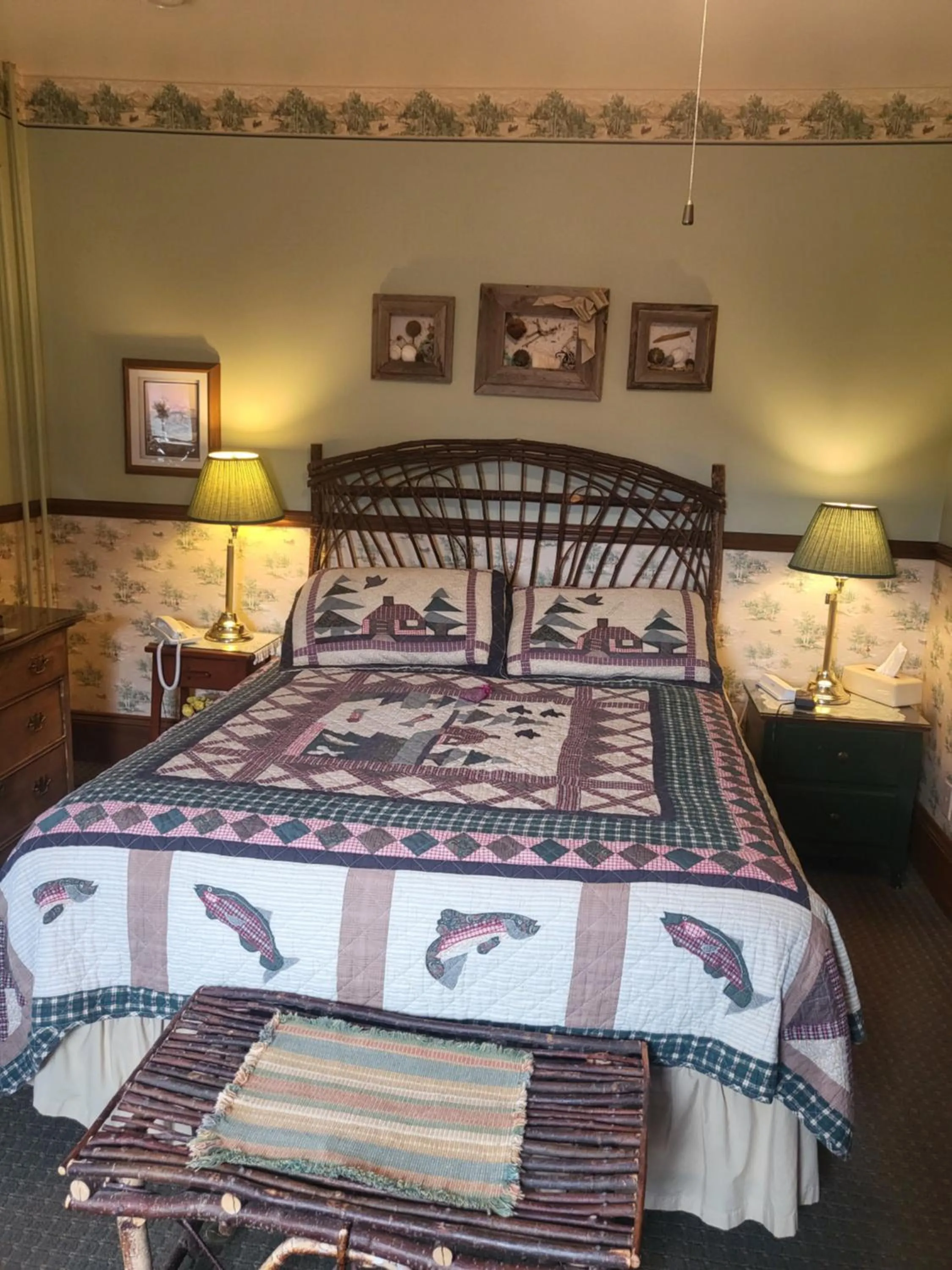 Bed in Cranberry Cove Inn