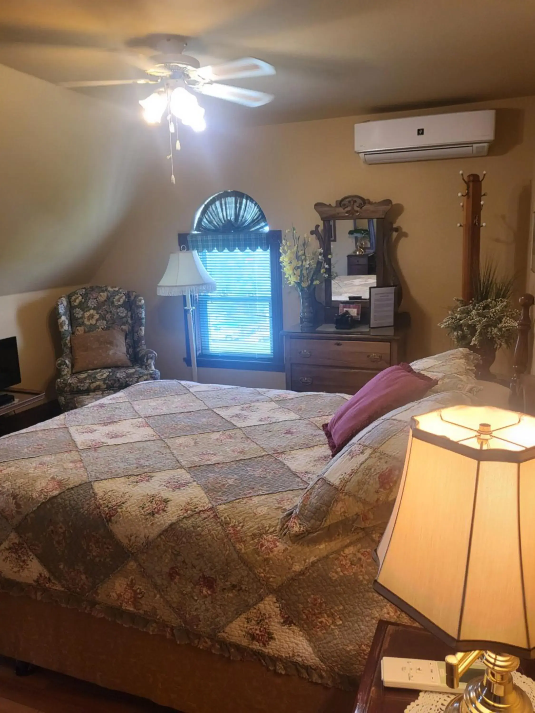 Deluxe Suite with Spa Bath in Cranberry Cove Inn Deluxe Suite with Spa Bath in Cranberry Cove Inn