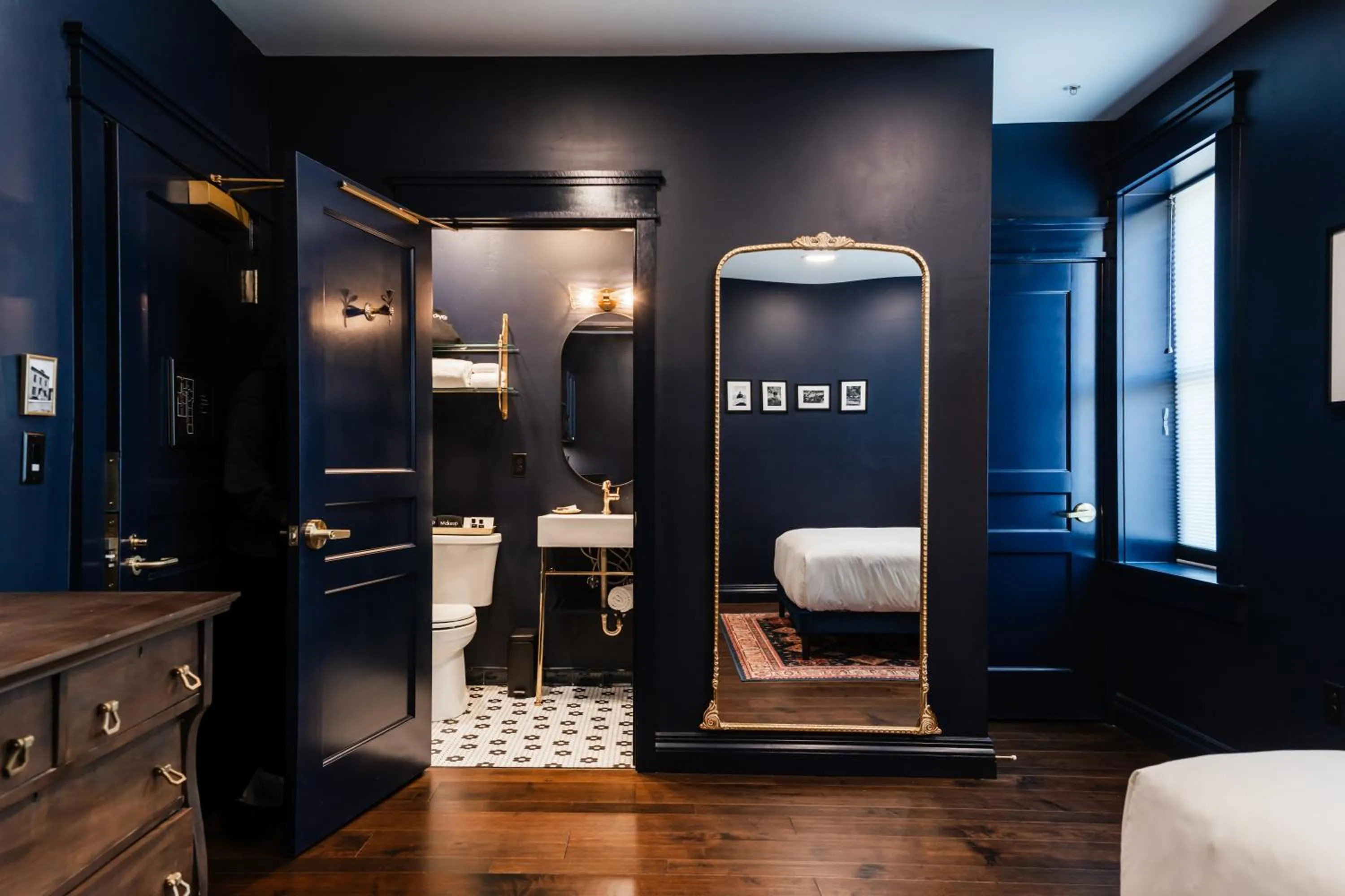 Toilet in The Hotel Melrose