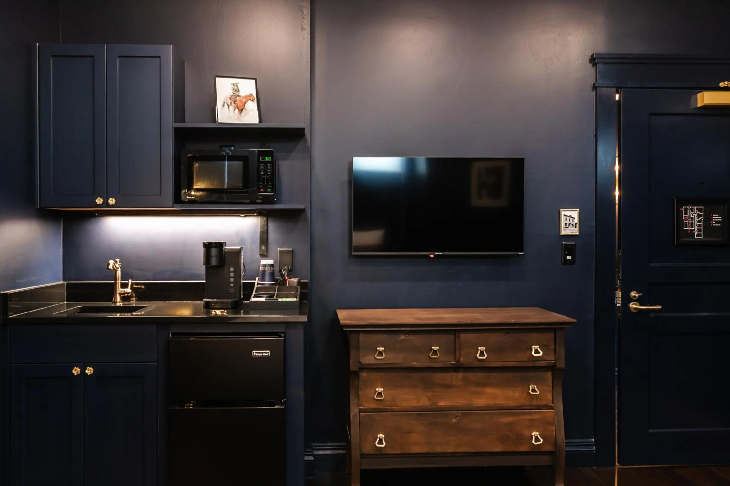 TV and multimedia in The Hotel Melrose