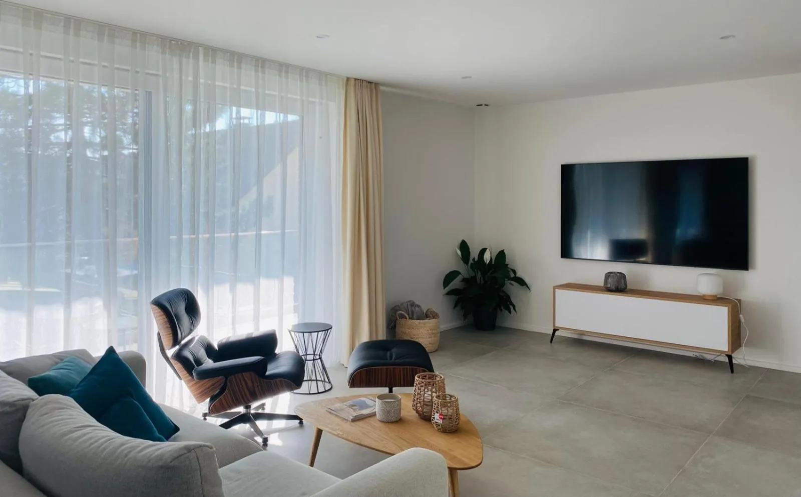 TV and multimedia in Homely Basel Airport