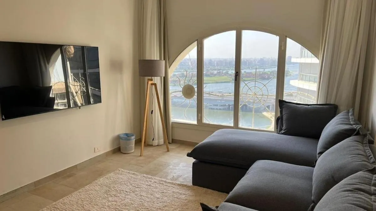 Nile and pyramids view 4BR apt