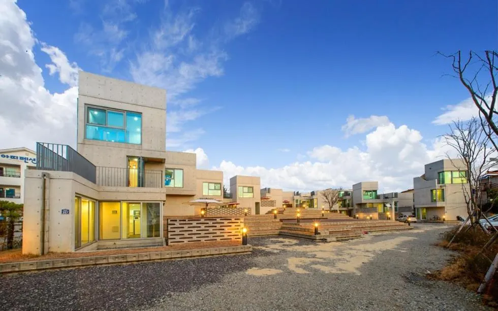 Tongyeong Monofunny Pension