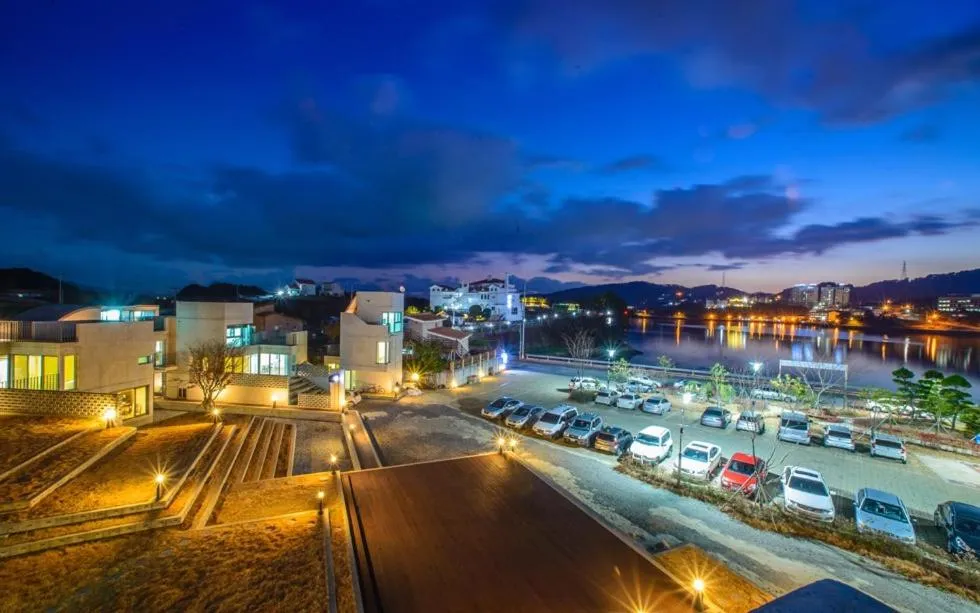 Tongyeong Monofunny Pension