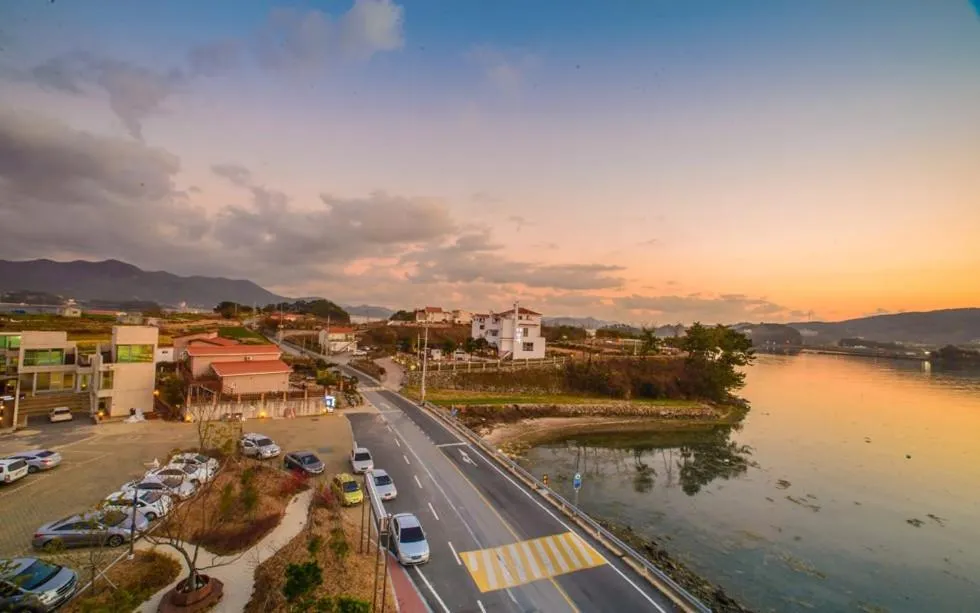 Tongyeong Monofunny Pension