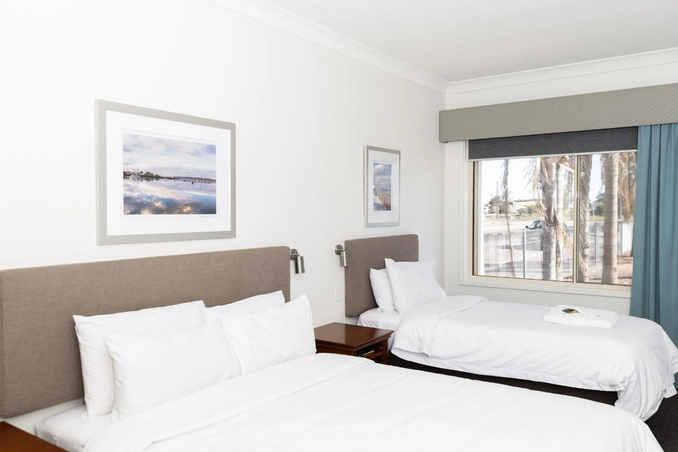 Bed in Pastoral Hotel Motel