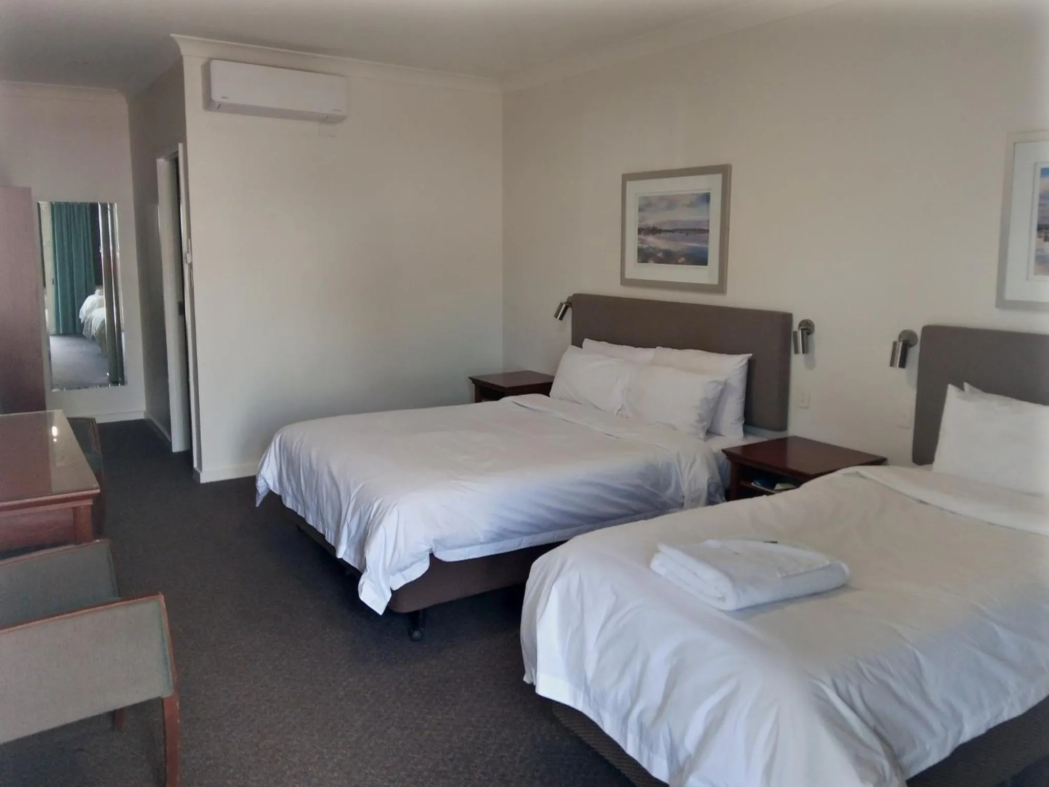 Bed in Pastoral Hotel Motel