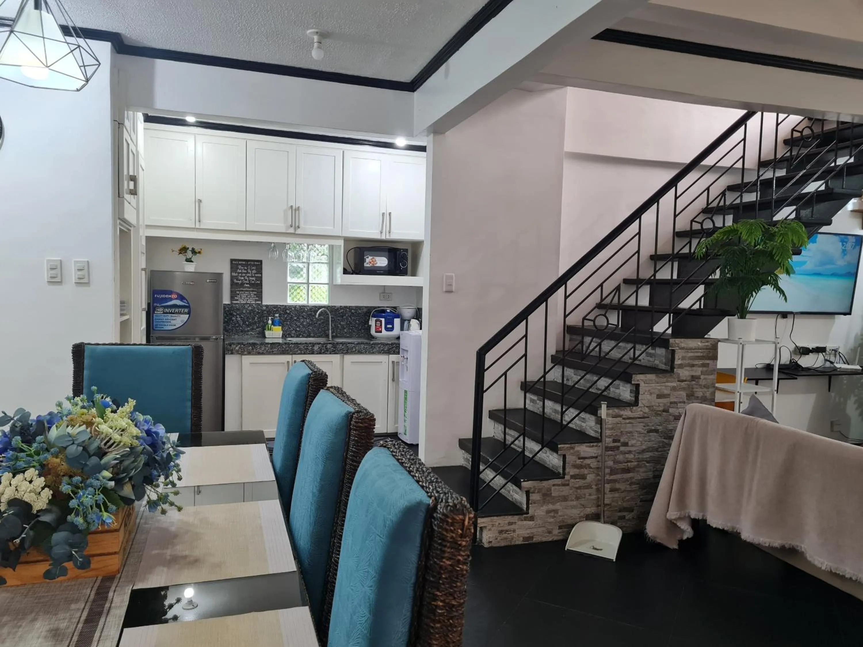 Dining area in Casa Eliana Garden Villa by SMS Hospitality