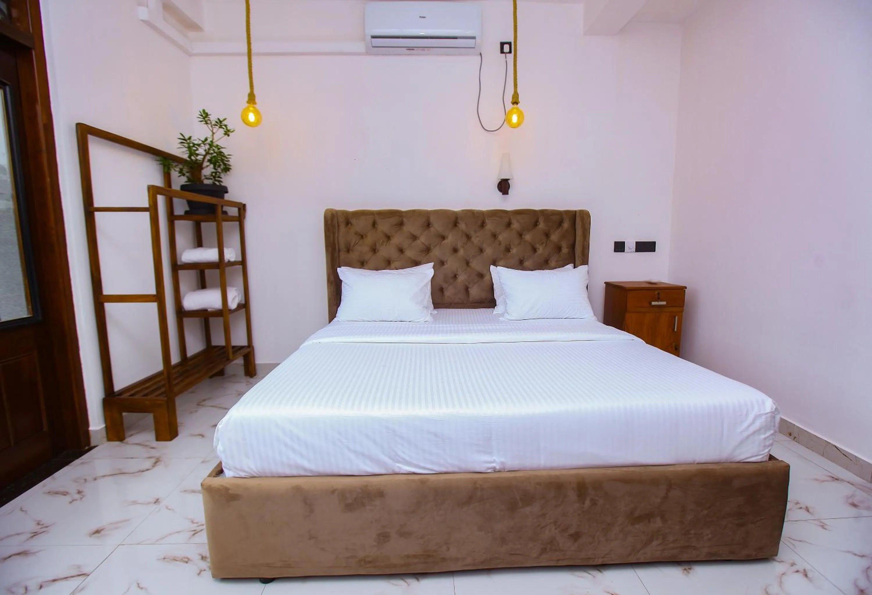 Bed in Sakura Surf Lanka Hotel & Restaurant
