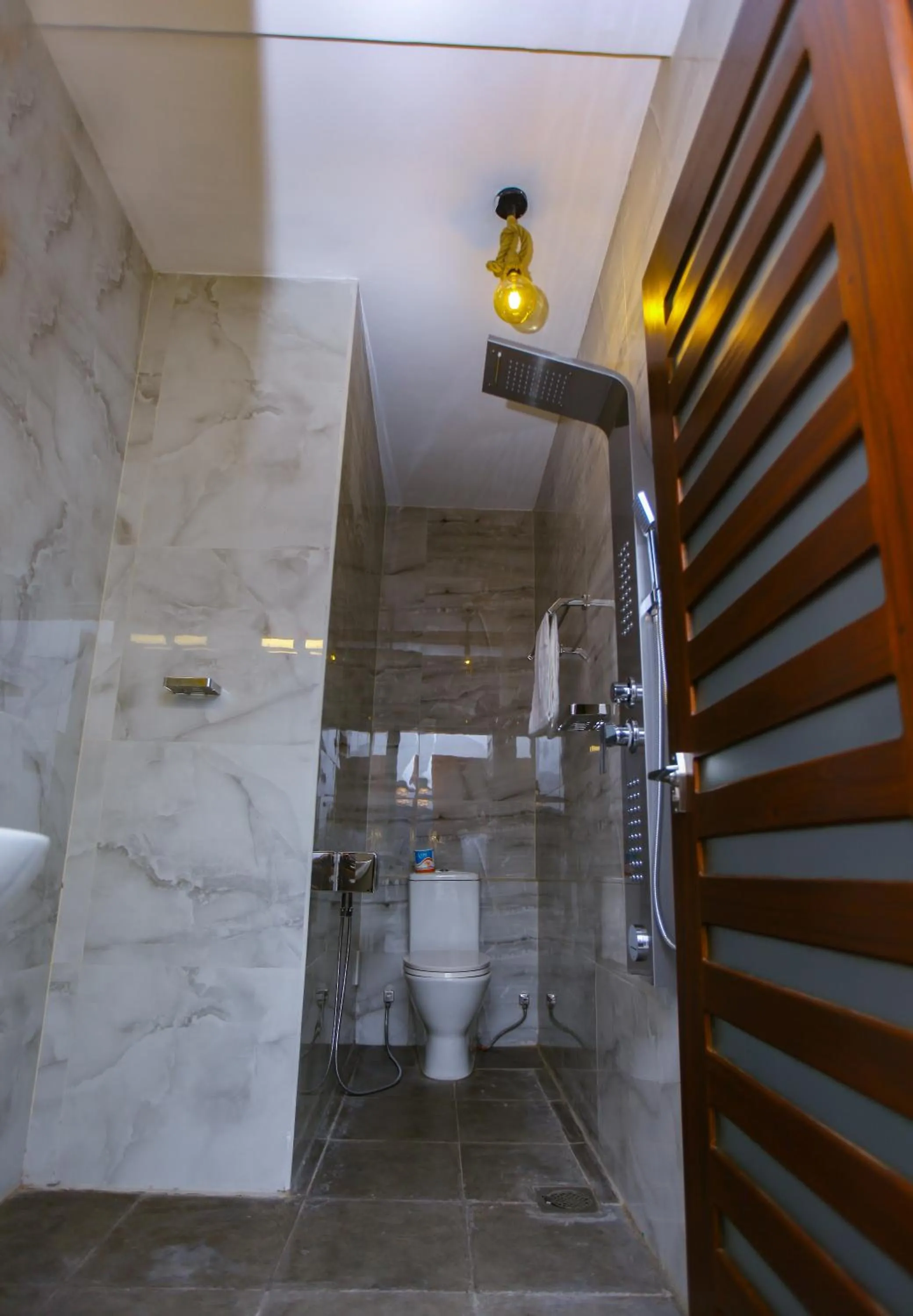 Bathroom in Sakura Surf Lanka Hotel & Restaurant