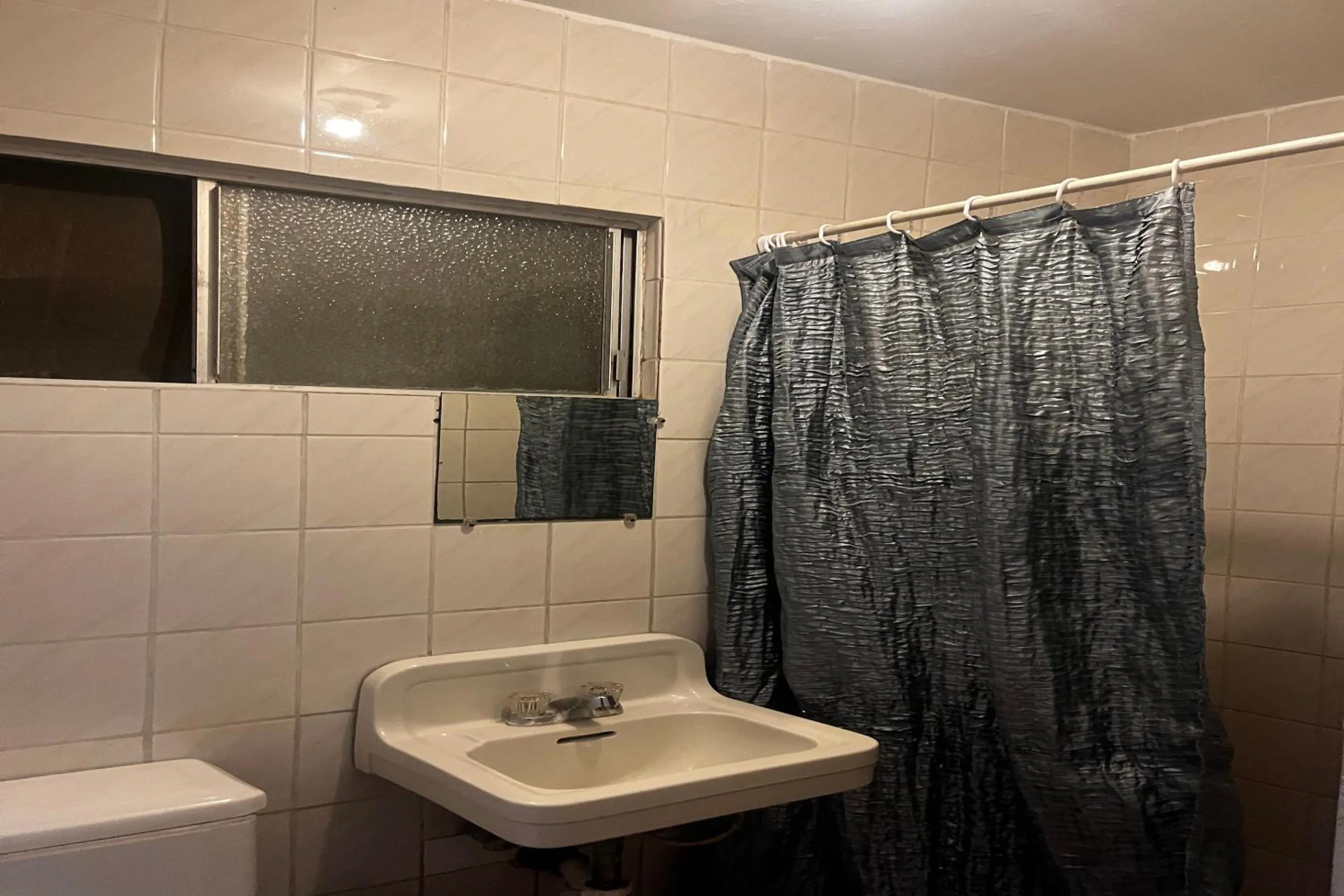 Bathroom in OYO Hotel Linda Tijuana