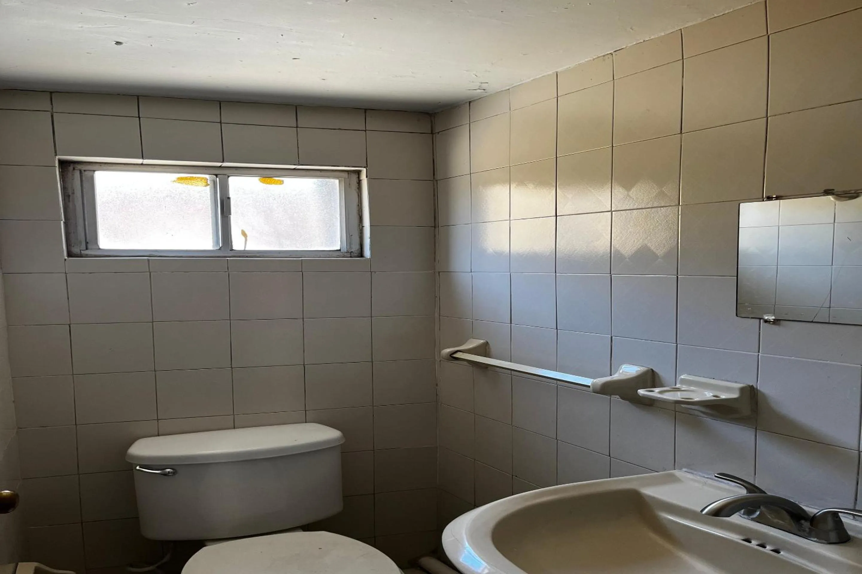 Bathroom in OYO Hotel Linda Tijuana