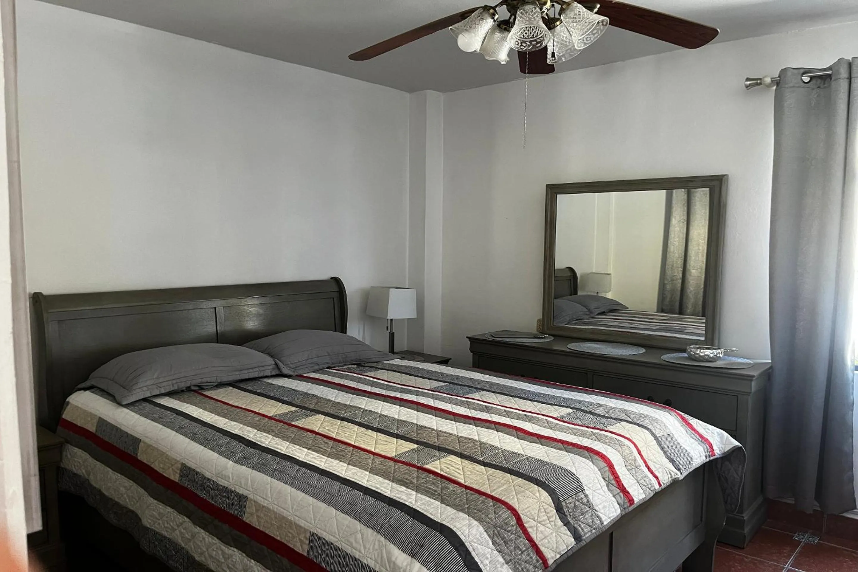 Bedroom in OYO Hotel Linda Tijuana