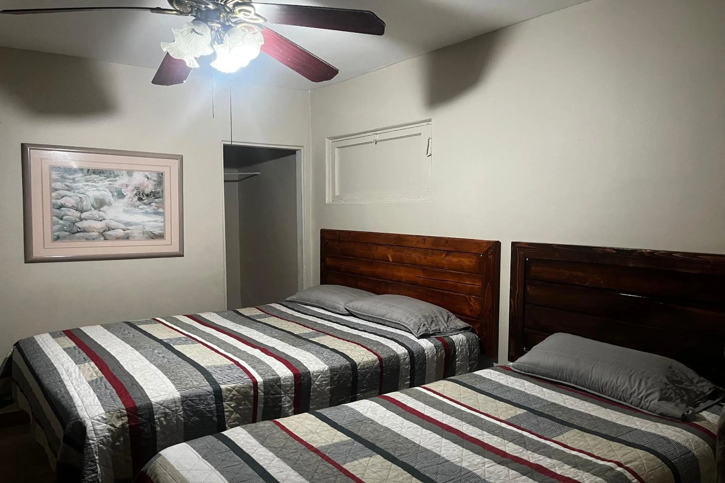 Bedroom in OYO Hotel Linda Tijuana