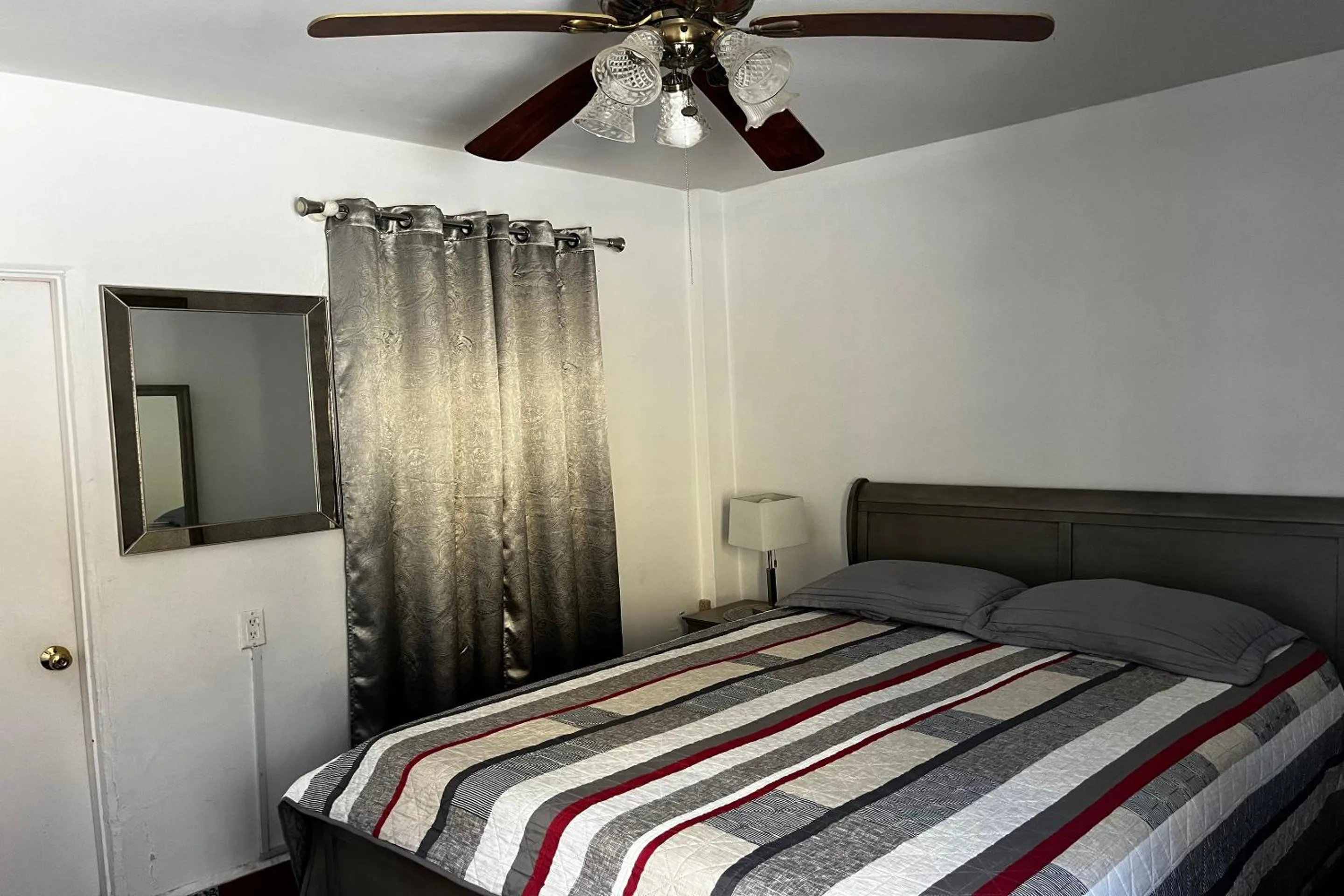 Bedroom in OYO Hotel Linda Tijuana