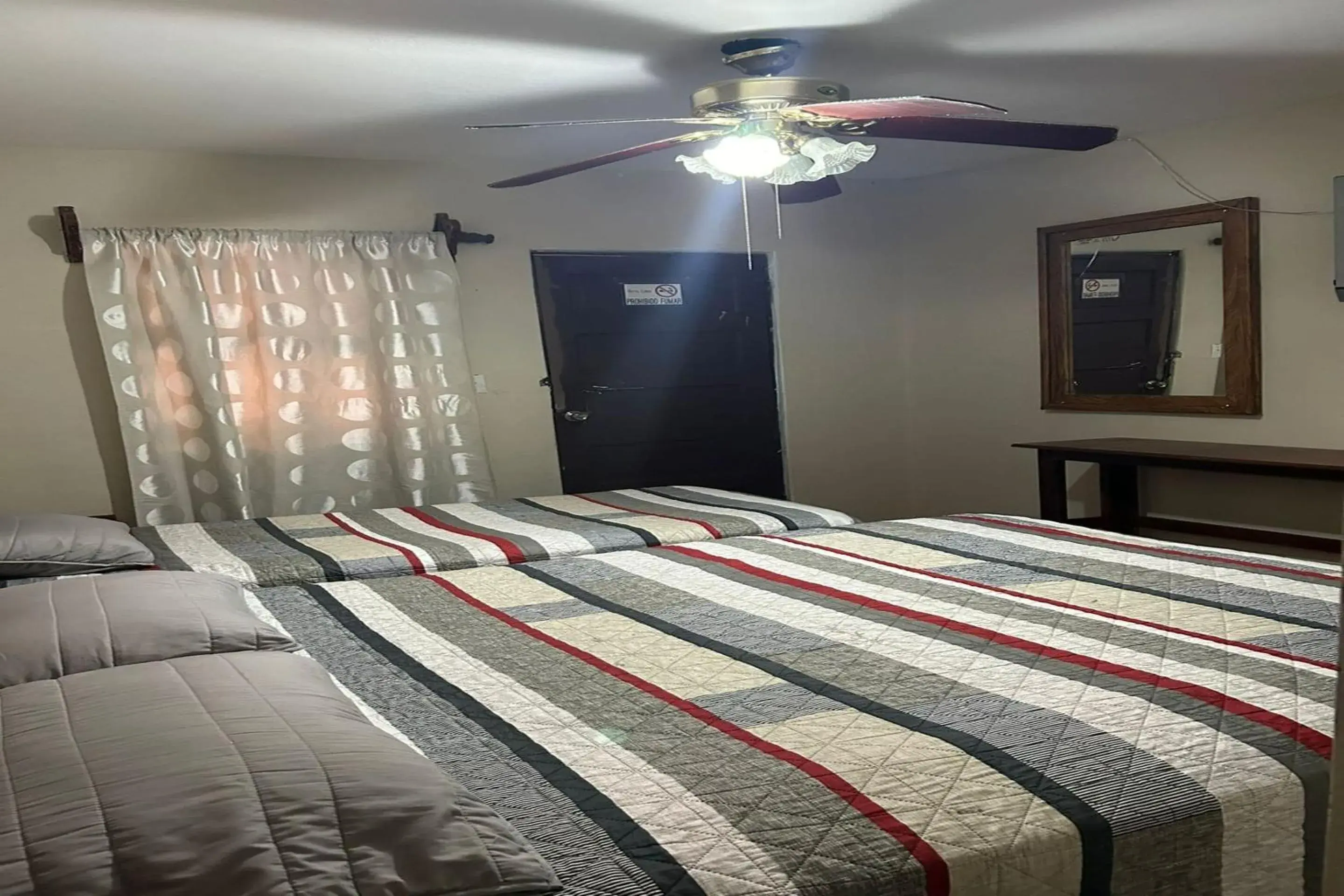 Standard Triple Room in OYO Hotel Linda Tijuana Standard Triple Room in OYO Hotel Linda Tijuana