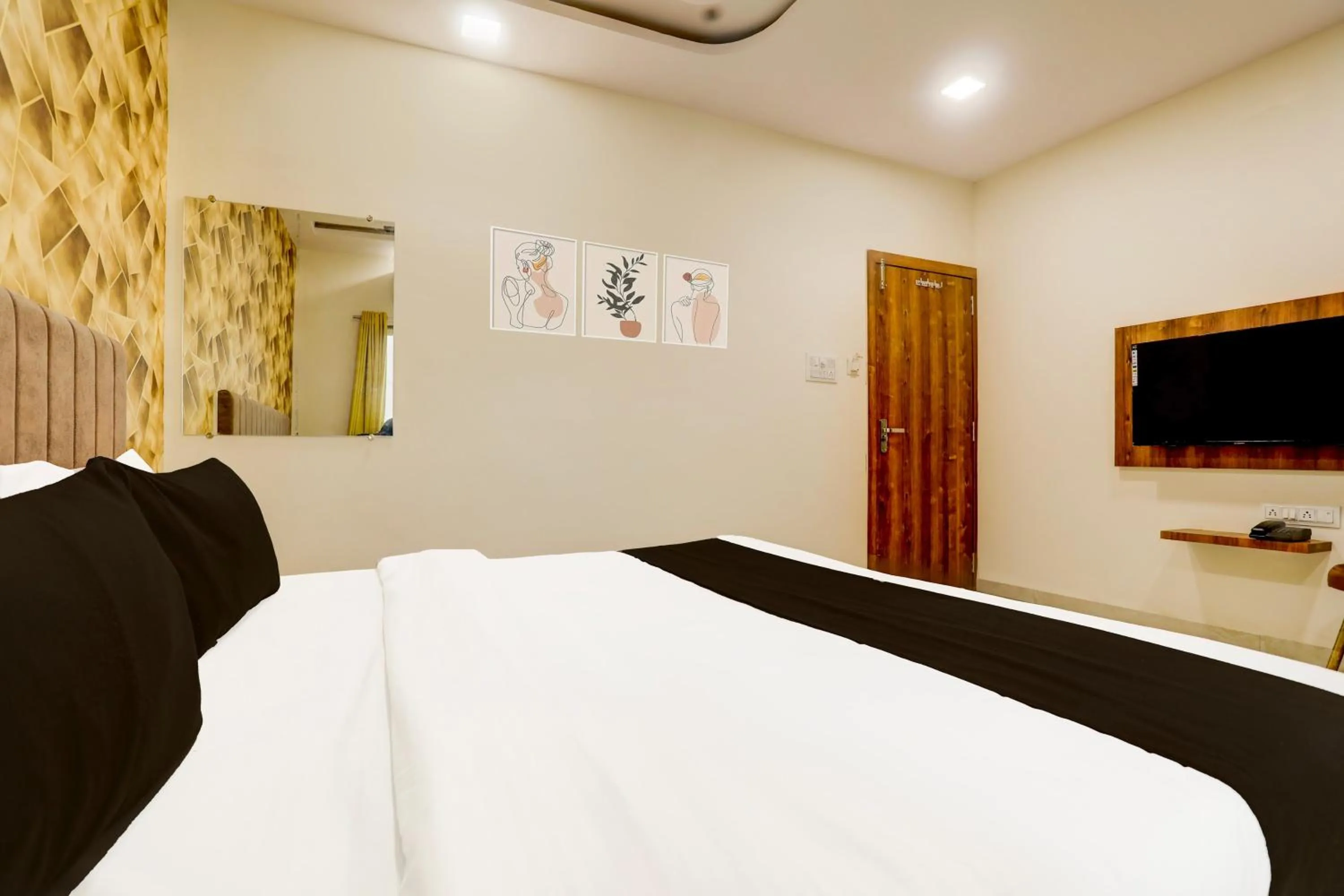 Bedroom, Bed in Hotel O Gaurav