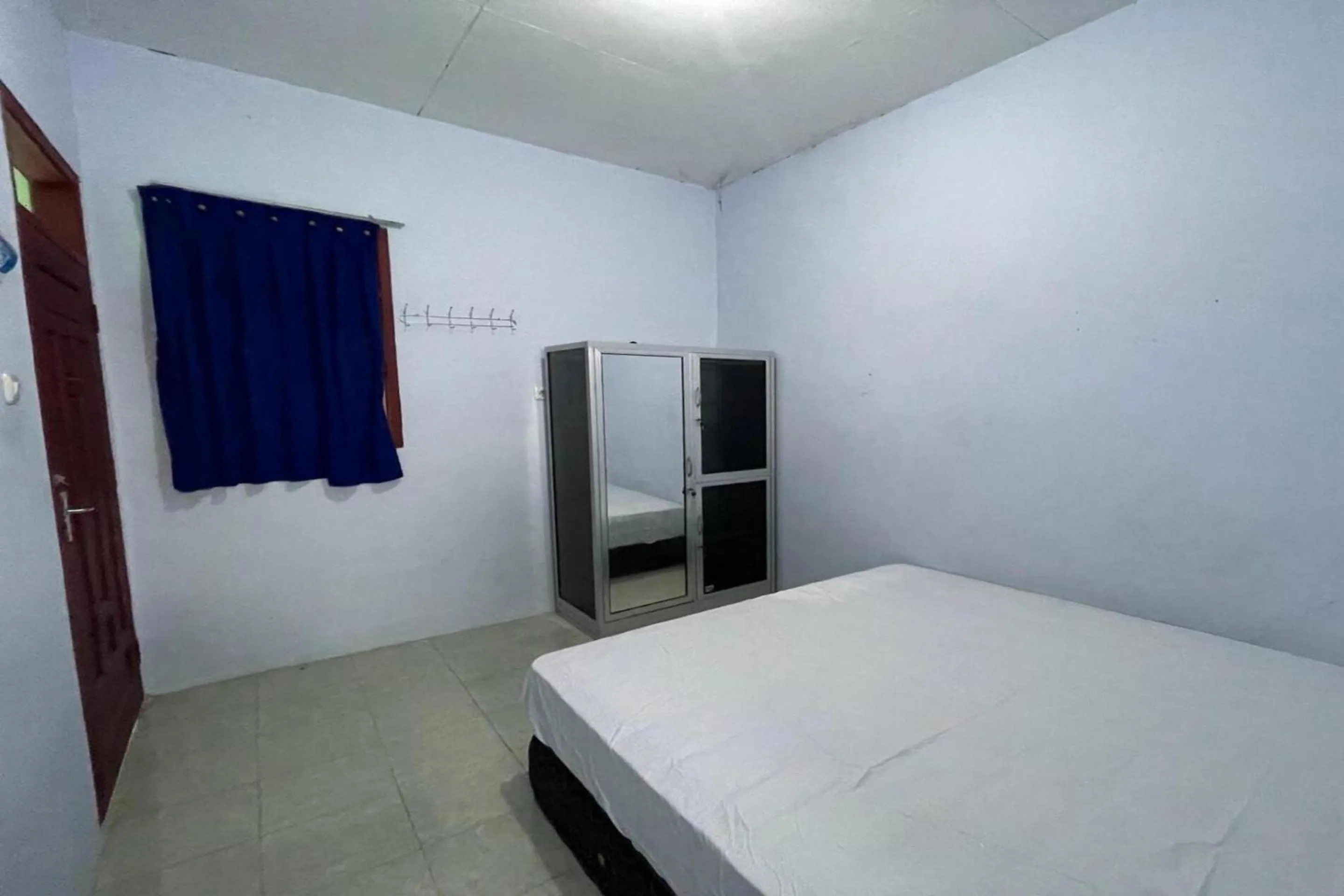 Bedroom, Bed in Hotel O Kost Btnompo Near SDI Bontosallang