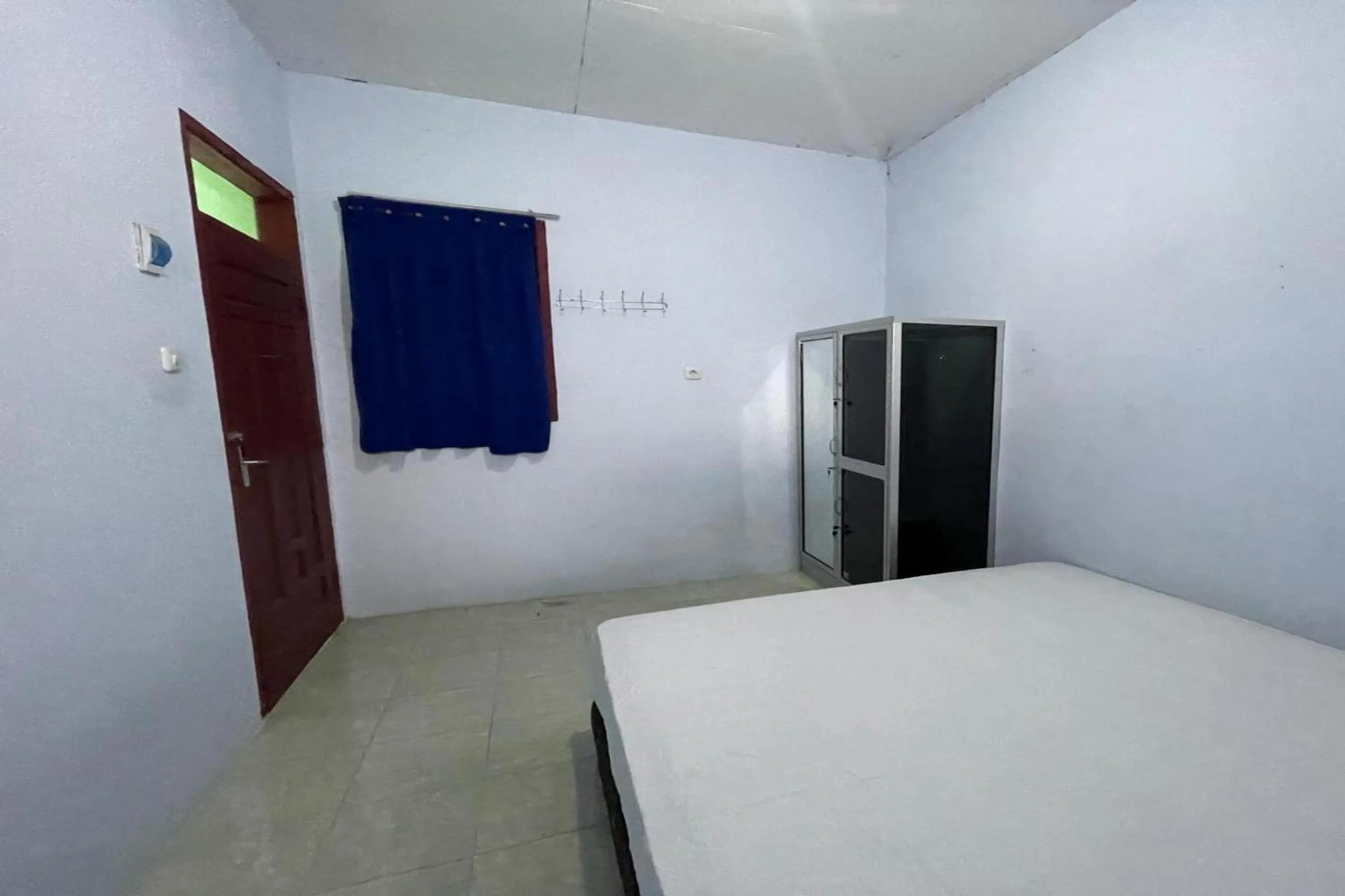 Bedroom, Bed in Hotel O Kost Btnompo Near SDI Bontosallang