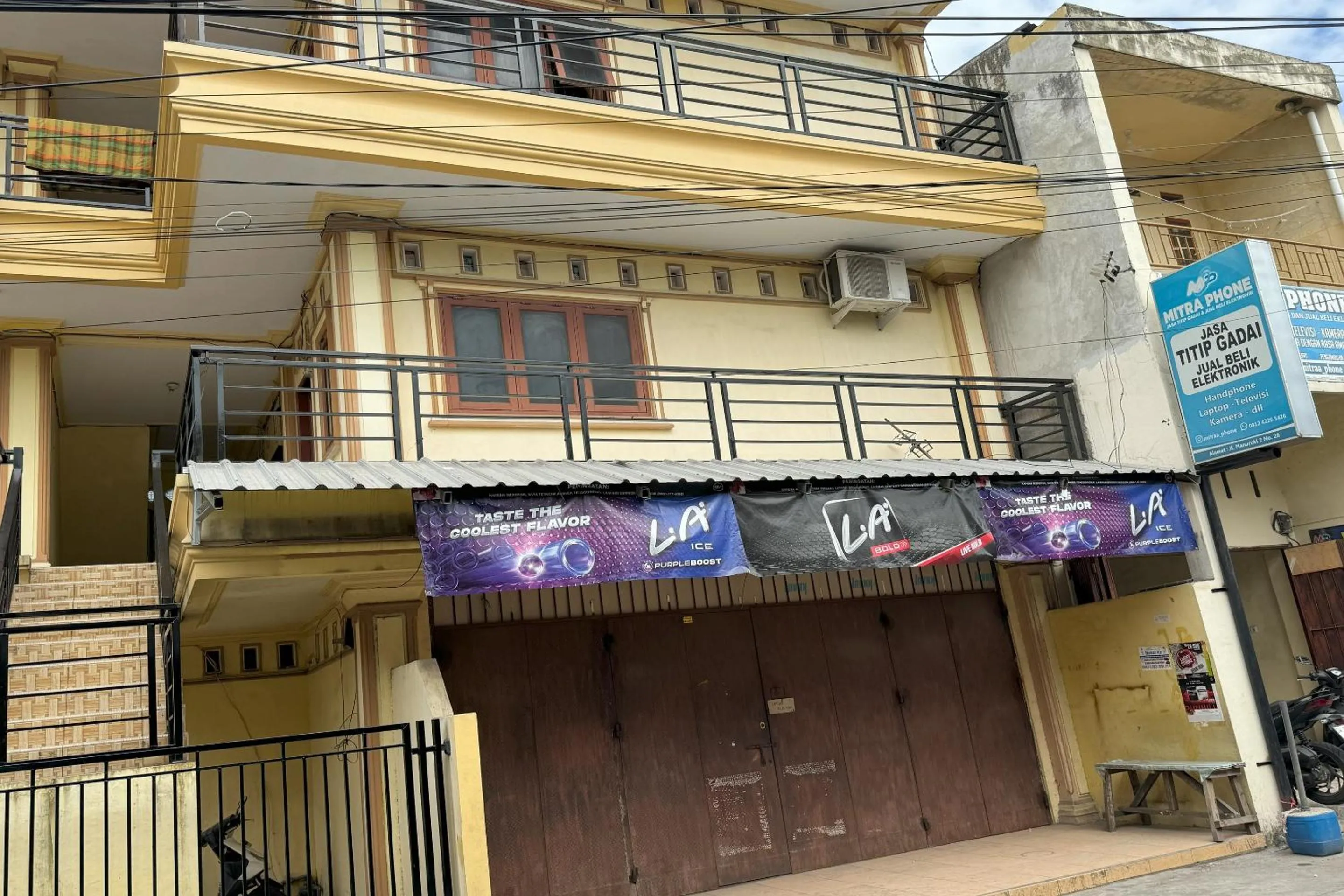 Facade/entrance in Hotel O Kost Btnompo Near SDI Bontosallang