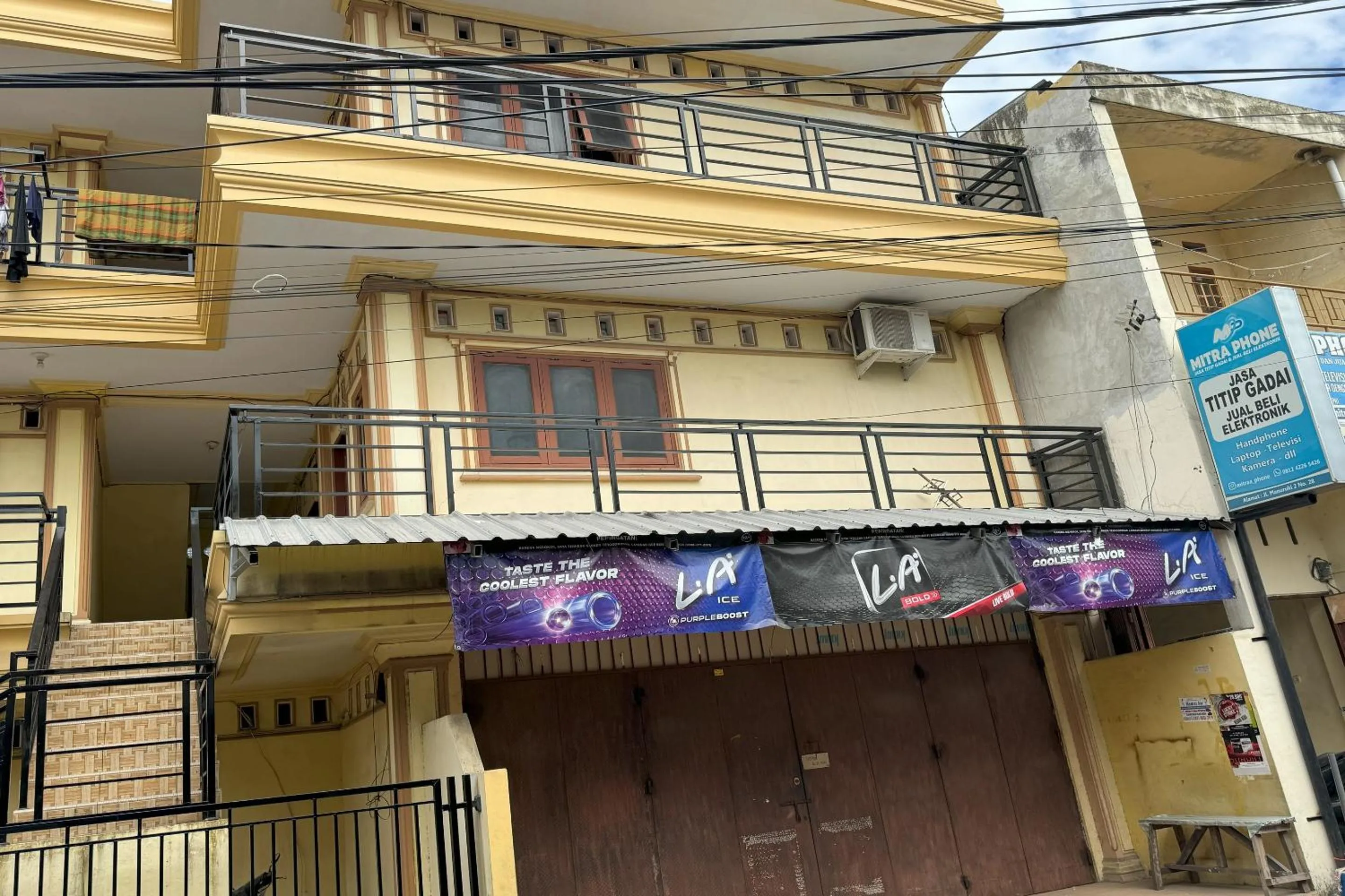 Facade/entrance in Hotel O Kost Btnompo Near SDI Bontosallang