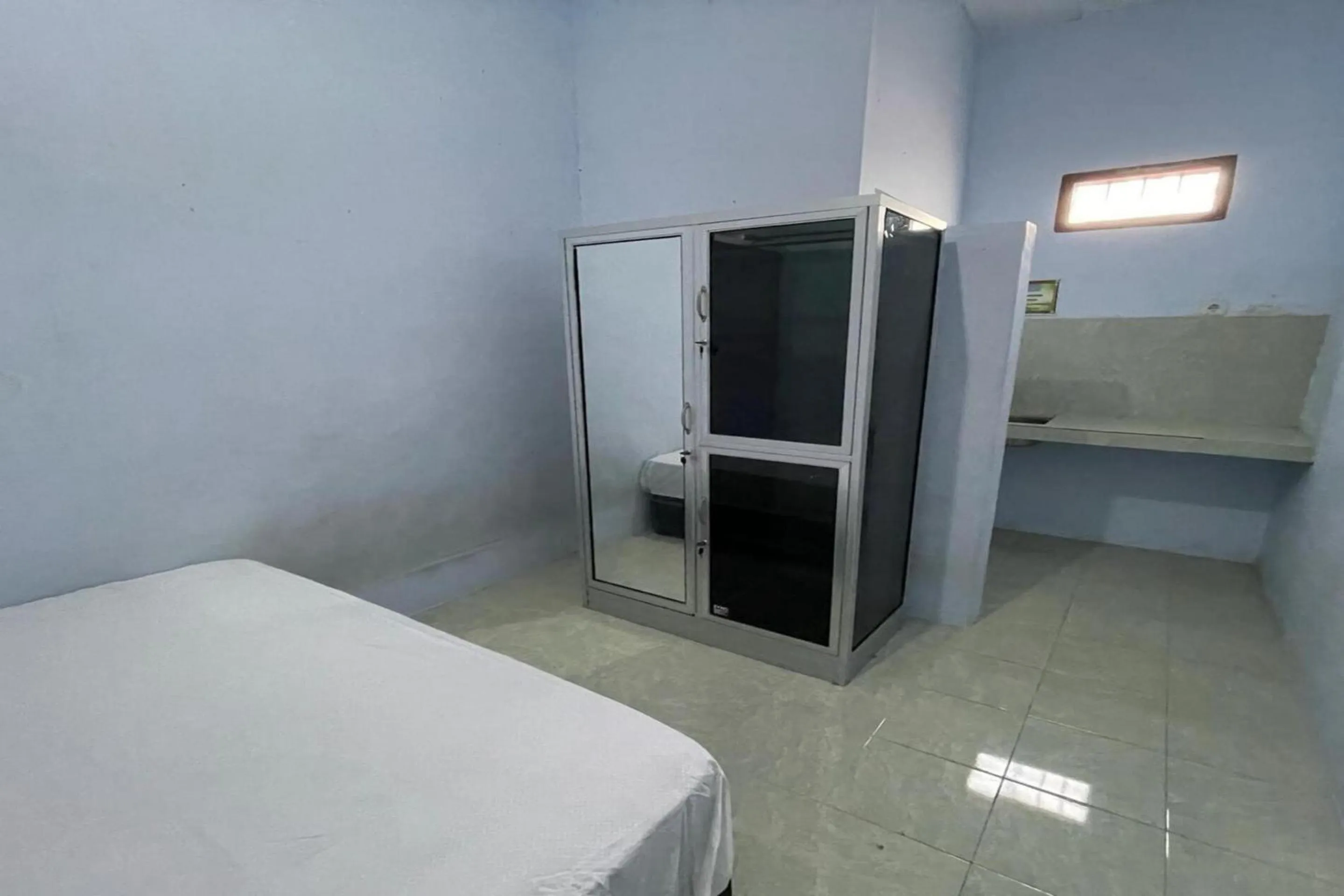 Bedroom, Bed in Hotel O Kost Btnompo Near SDI Bontosallang