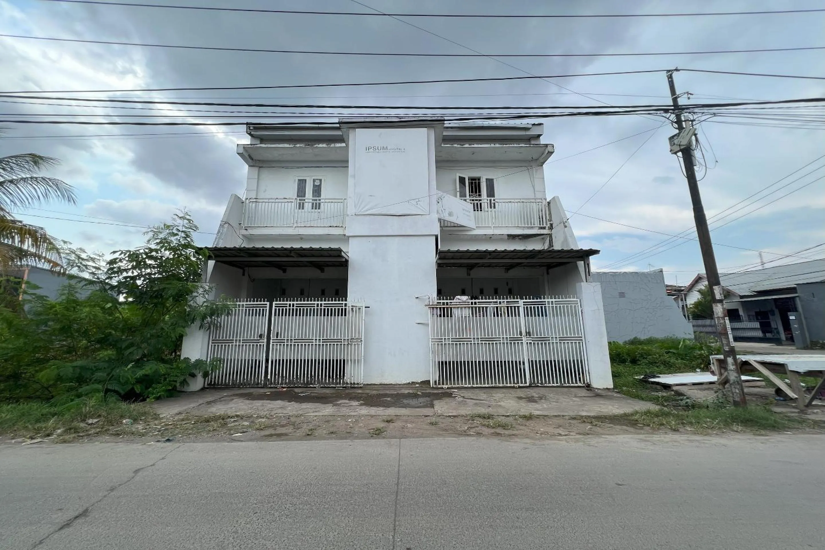 Facade/entrance in Hotel O Kost Aisyah Near Citra Grand Galesong City(Pattalassang)