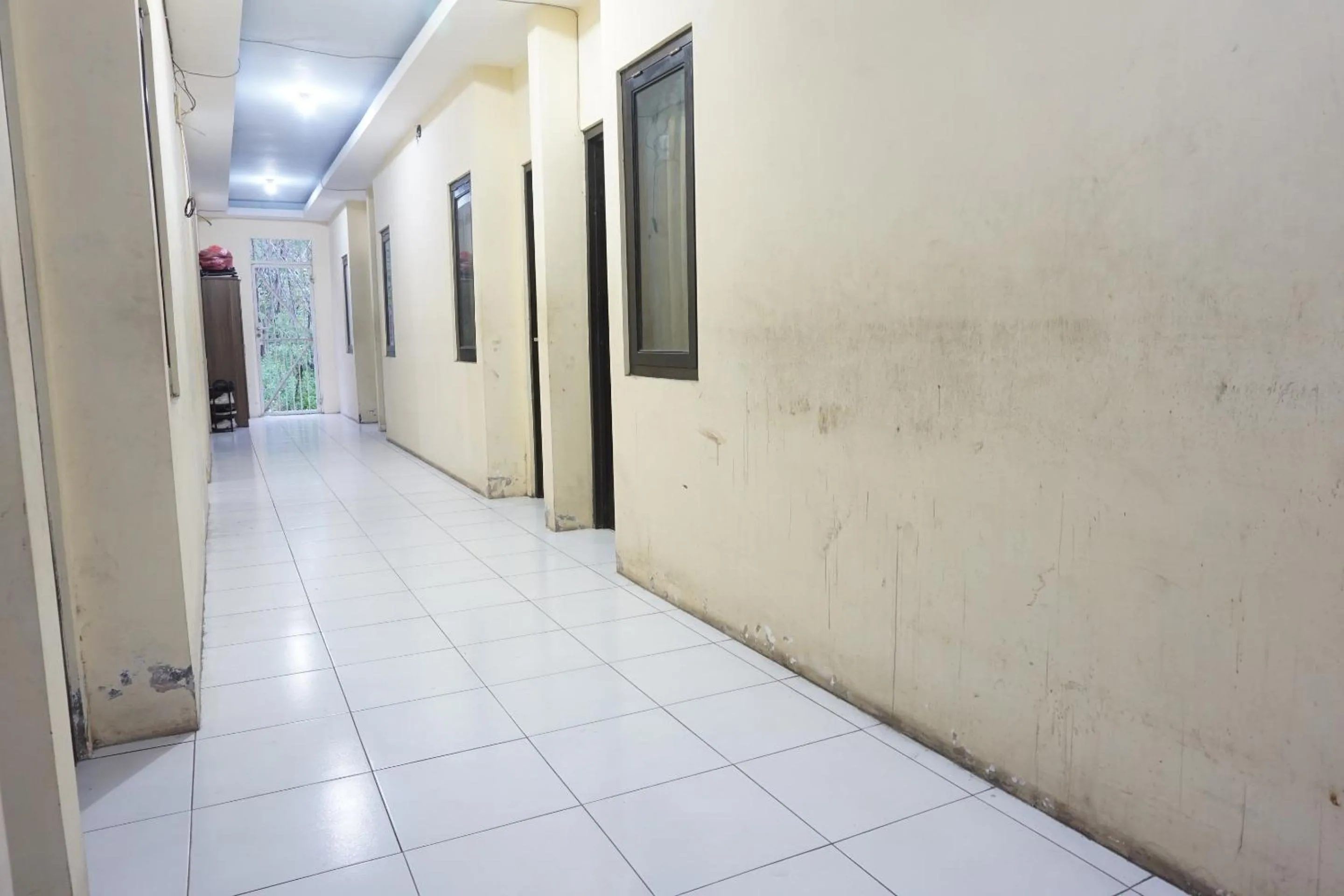 Lobby or reception in Hotel O Kost Aisyah Near Citra Grand Galesong City(Pattalassang)