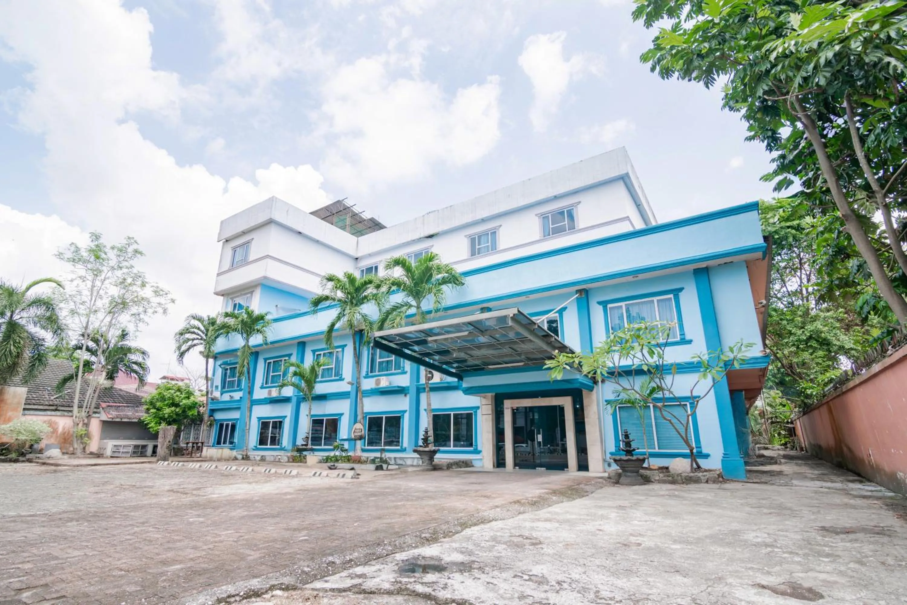 Facade/entrance in Collection O Senapelan Near Rsud Petala Bumi Formerly De Town Hotel