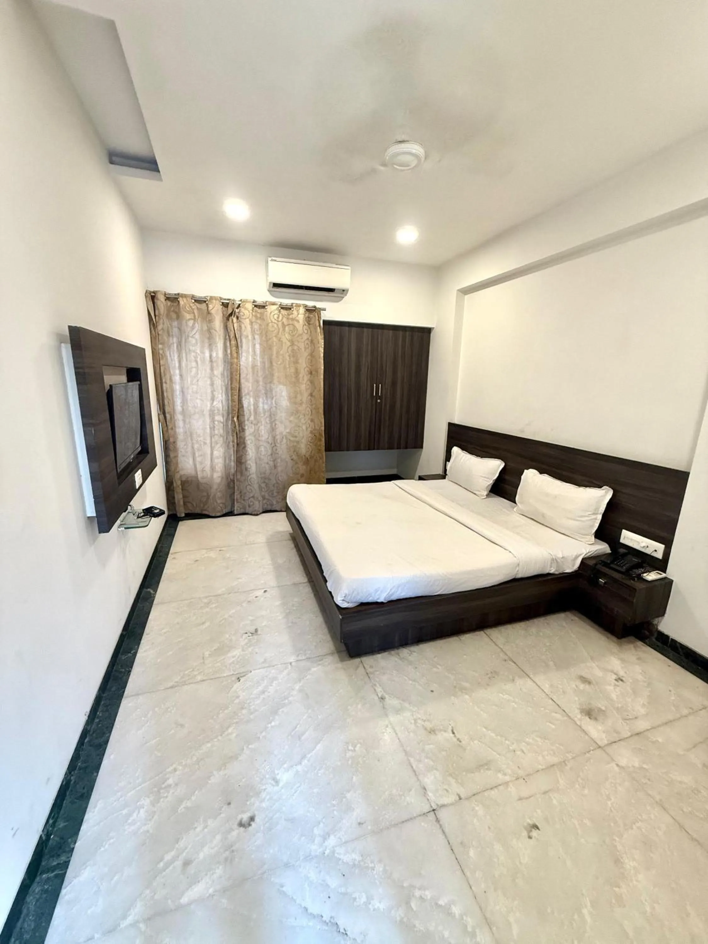 Bed in The Byke Suresh Plaza